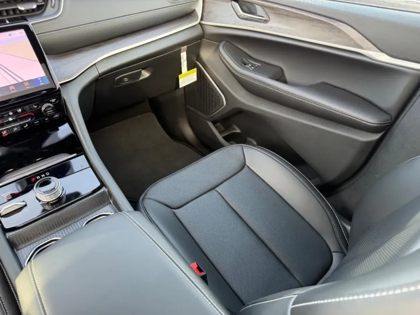 2025 /Global Black Leather Jeep Grand Cherokee Limited (1C4RJKBGXS8) with an 3.6L V6 24V VVT UPG I engine, located at 970 Woodlawn Dr., Farmington, MO, 63640, (573) 431-7800, 37.825642, -90.468674 - Are you ready to embark on your next big adventure? Whether you're planning a weekend getaway to the nearby Ozark National Scenic Riverways or simply need a reliable vehicle for your daily commute, the 2025 Jeep Grand Cherokee Limited stands ready to elevate your lifestyle. With its unparalleled com - Photo#20