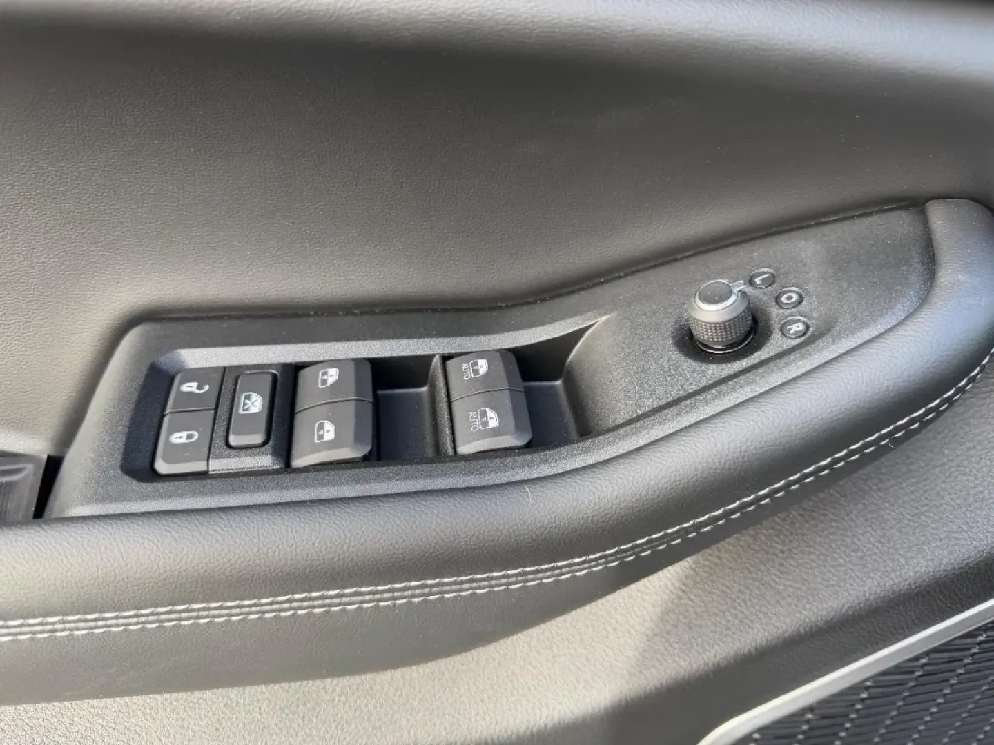 2025 /Global Black Leather Jeep Grand Cherokee Limited (1C4RJKBGXS8) with an 3.6L V6 24V VVT UPG I engine, located at 970 Woodlawn Dr., Farmington, MO, 63640, (573) 431-7800, 37.825642, -90.468674 - Are you ready to embark on your next big adventure? Whether you're planning a weekend getaway to the nearby Ozark National Scenic Riverways or simply need a reliable vehicle for your daily commute, the 2025 Jeep Grand Cherokee Limited stands ready to elevate your lifestyle. With its unparalleled com - Photo#21