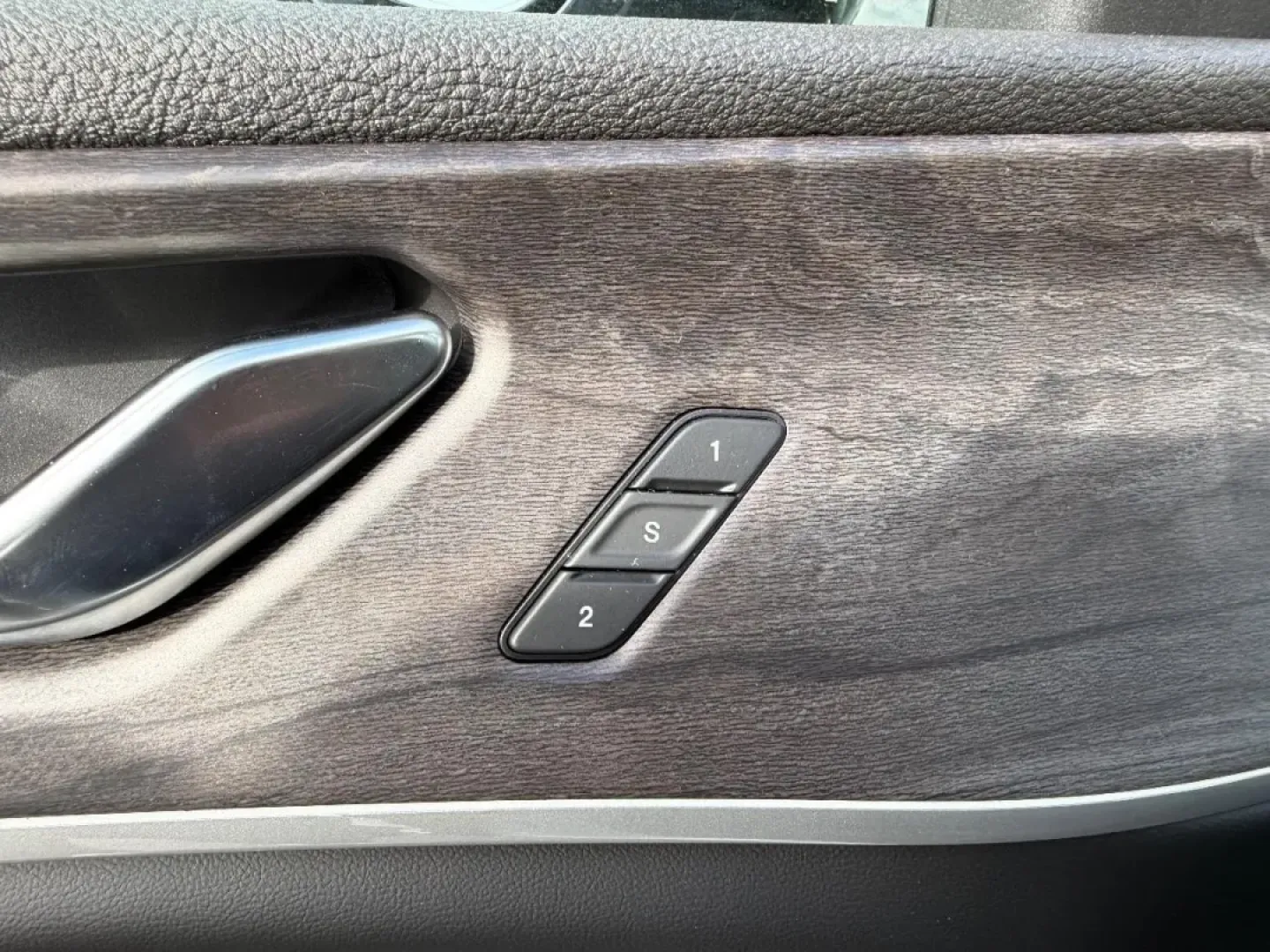 2025 /Global Black Leather Jeep Grand Cherokee Limited (1C4RJKBGXS8) with an 3.6L V6 24V VVT UPG I engine, located at 970 Woodlawn Dr., Farmington, MO, 63640, (573) 431-7800, 37.825642, -90.468674 - Are you ready to embark on your next big adventure? Whether you're planning a weekend getaway to the nearby Ozark National Scenic Riverways or simply need a reliable vehicle for your daily commute, the 2025 Jeep Grand Cherokee Limited stands ready to elevate your lifestyle. With its unparalleled com - Photo#22