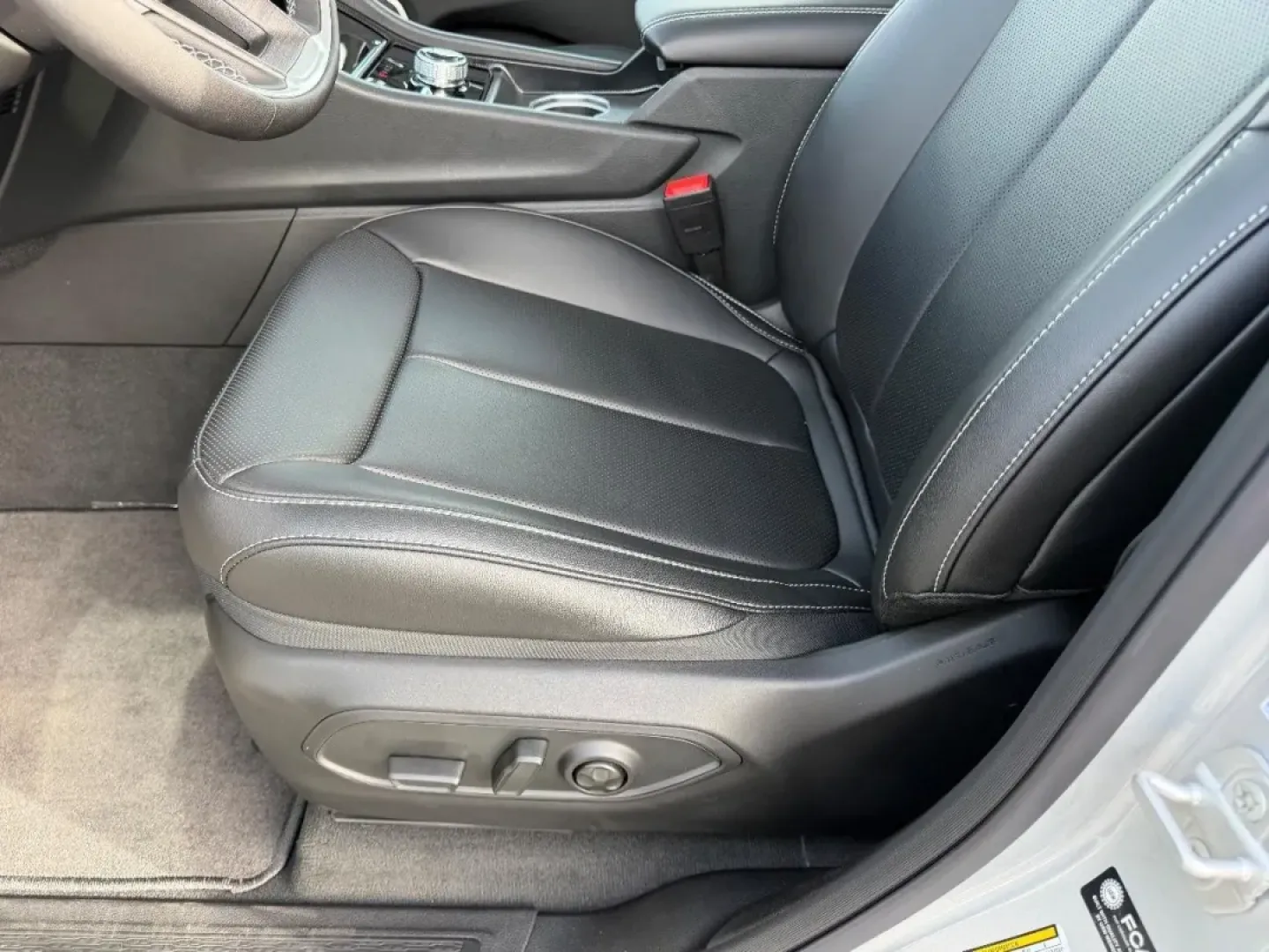 2025 /Global Black Leather Jeep Grand Cherokee Limited (1C4RJKBGXS8) with an 3.6L V6 24V VVT UPG I engine, located at 970 Woodlawn Dr., Farmington, MO, 63640, (573) 431-7800, 37.825642, -90.468674 - Are you ready to embark on your next big adventure? Whether you're planning a weekend getaway to the nearby Ozark National Scenic Riverways or simply need a reliable vehicle for your daily commute, the 2025 Jeep Grand Cherokee Limited stands ready to elevate your lifestyle. With its unparalleled com - Photo#23