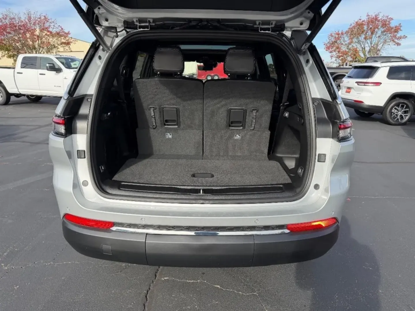 2025 /Global Black Leather Jeep Grand Cherokee Limited (1C4RJKBGXS8) with an 3.6L V6 24V VVT UPG I engine, located at 970 Woodlawn Dr., Farmington, MO, 63640, (573) 431-7800, 37.825642, -90.468674 - Are you ready to embark on your next big adventure? Whether you're planning a weekend getaway to the nearby Ozark National Scenic Riverways or simply need a reliable vehicle for your daily commute, the 2025 Jeep Grand Cherokee Limited stands ready to elevate your lifestyle. With its unparalleled com - Photo#4