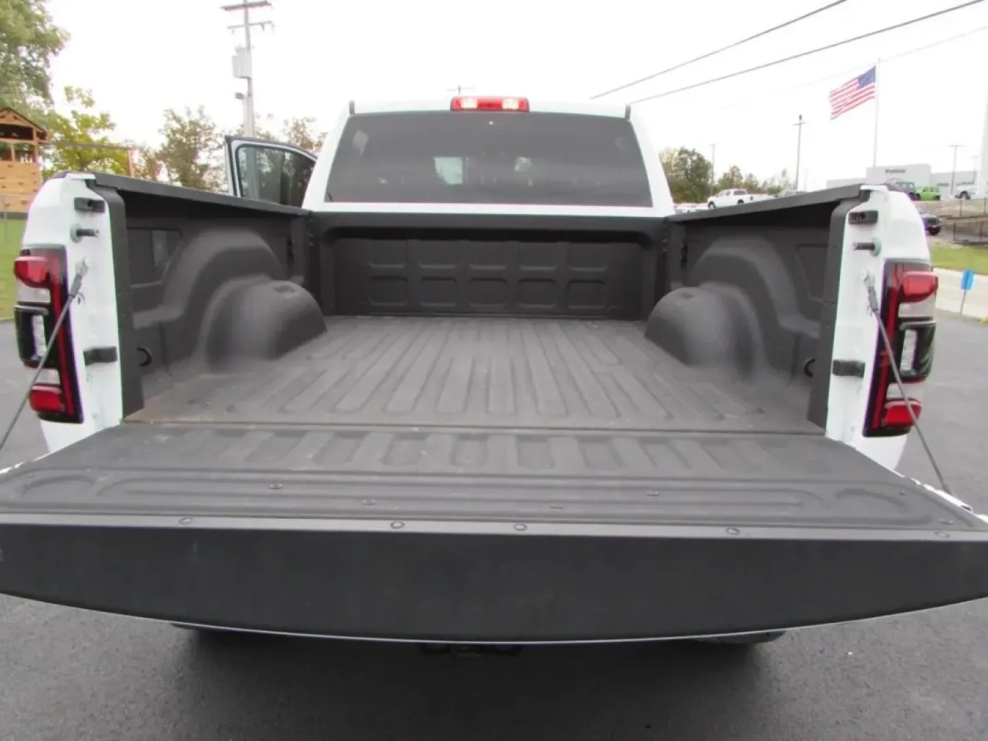 2024 /Black Ram 2500 Big Horn (3C6UR5DJ4RG) with an Other engine, located at 12830 Highway 21, De Soto, MO, 63020, (636) 337-7777, 38.153099, -90.573624 - **Unleash Your Adventurous Spirit with the 2024 Ram 2500 Big Horn at Pettus CDJR DeSoto!**<br /> <br /> Are you ready to elevate your outdoor adventures and daily commutes? The 2024 Ram 2500 Big Horn is the perfect truck for those who crave the blend of rugged capability and modern comfort. Whether - Photo#11