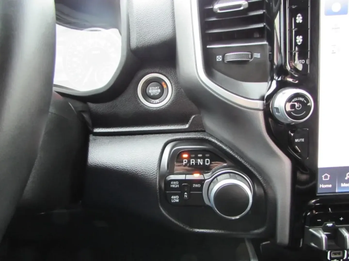 2024 /Black Ram 2500 Big Horn (3C6UR5DJ4RG) with an Other engine, located at 12830 Highway 21, De Soto, MO, 63020, (636) 337-7777, 38.153099, -90.573624 - **Unleash Your Adventurous Spirit with the 2024 Ram 2500 Big Horn at Pettus CDJR DeSoto!**<br /> <br /> Are you ready to elevate your outdoor adventures and daily commutes? The 2024 Ram 2500 Big Horn is the perfect truck for those who crave the blend of rugged capability and modern comfort. Whether - Photo#21