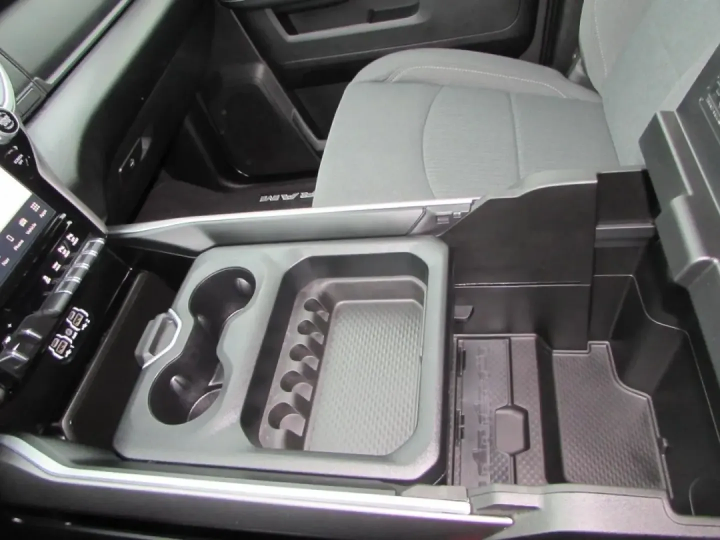 2024 /Black Ram 2500 Big Horn (3C6UR5DJ4RG) with an Other engine, located at 12830 Highway 21, De Soto, MO, 63020, (636) 337-7777, 38.153099, -90.573624 - **Unleash Your Adventurous Spirit with the 2024 Ram 2500 Big Horn at Pettus CDJR DeSoto!**<br /> <br /> Are you ready to elevate your outdoor adventures and daily commutes? The 2024 Ram 2500 Big Horn is the perfect truck for those who crave the blend of rugged capability and modern comfort. Whether - Photo#24