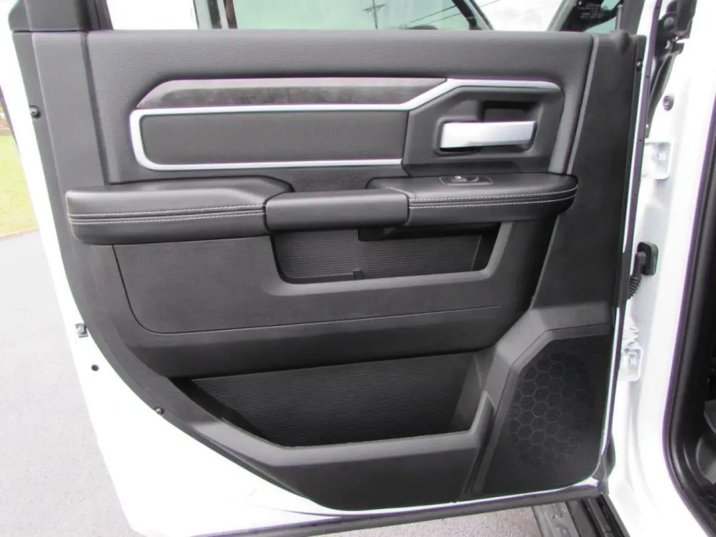 2024 /Black Ram 2500 Big Horn (3C6UR5DJ4RG) with an Other engine, located at 12830 Highway 21, De Soto, MO, 63020, (636) 337-7777, 38.153099, -90.573624 - **Unleash Your Adventurous Spirit with the 2024 Ram 2500 Big Horn at Pettus CDJR DeSoto!**<br /> <br /> Are you ready to elevate your outdoor adventures and daily commutes? The 2024 Ram 2500 Big Horn is the perfect truck for those who crave the blend of rugged capability and modern comfort. Whether - Photo#27