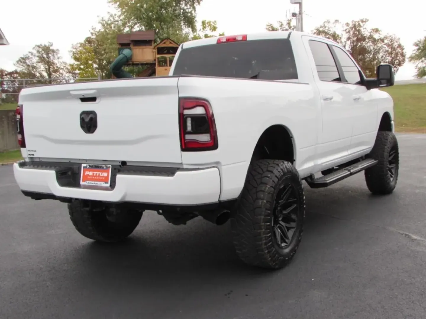 2024 /Black Ram 2500 Big Horn (3C6UR5DJ4RG) with an Other engine, located at 12830 Highway 21, De Soto, MO, 63020, (636) 337-7777, 38.153099, -90.573624 - **Unleash Your Adventurous Spirit with the 2024 Ram 2500 Big Horn at Pettus CDJR DeSoto!**<br /> <br /> Are you ready to elevate your outdoor adventures and daily commutes? The 2024 Ram 2500 Big Horn is the perfect truck for those who crave the blend of rugged capability and modern comfort. Whether - Photo#6