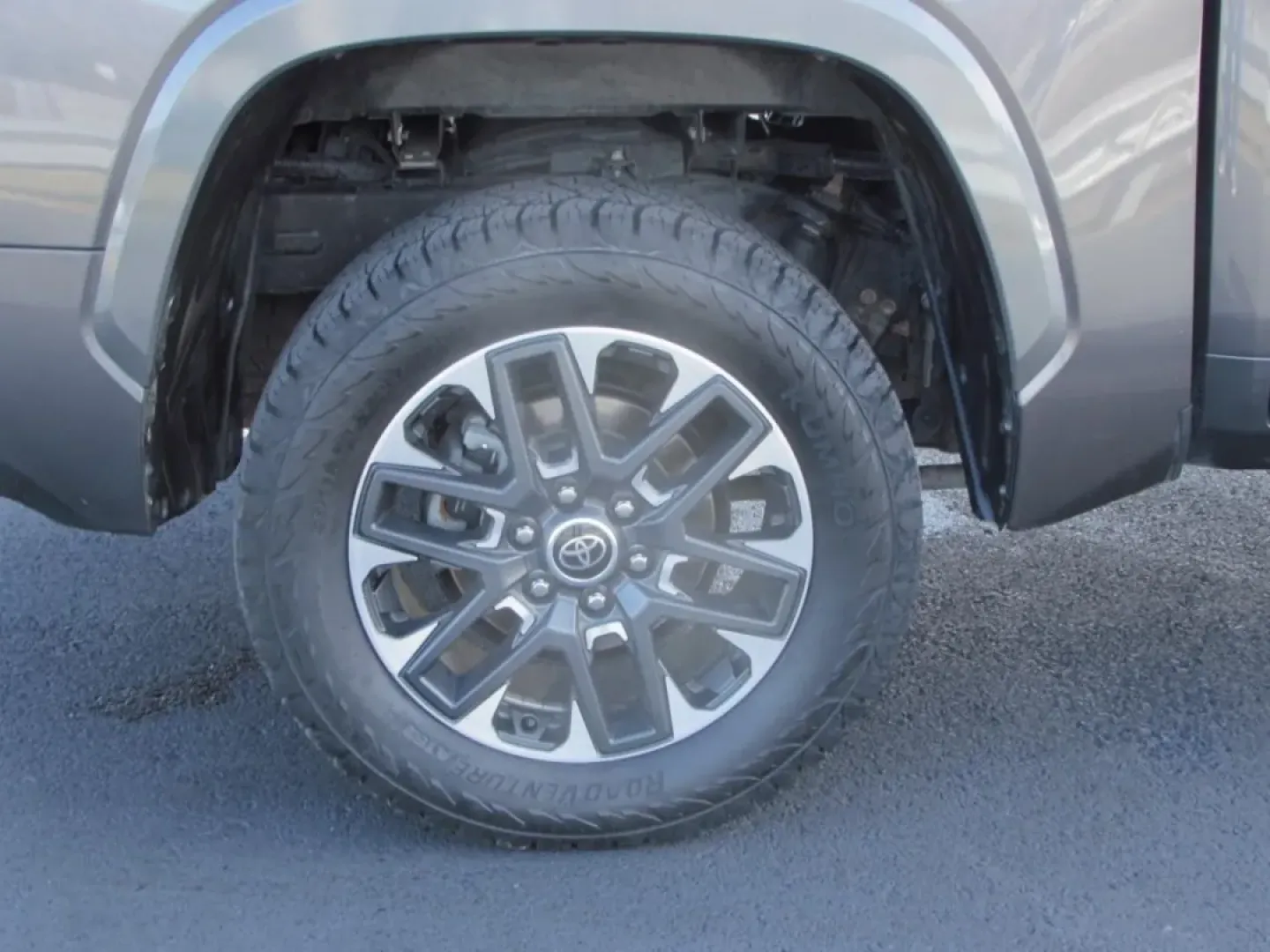 2022 /Black Toyota Tundra Limited (5TFJA5DB3NX) with an Other engine, Automatic transmission, located at 12830 Highway 21, De Soto, MO, 63020, (636) 337-7777, 38.153099, -90.573624 - Discover the perfect blend of rugged capability and refined comfort with the 2022 Toyota Tundra Limited CrewMax 4WD, now available at First Auto Credit Missouri in Cape Girardeau, MO. This versatile pickup is designed for those who crave adventure but also seek the premium features that make every j - Photo#9