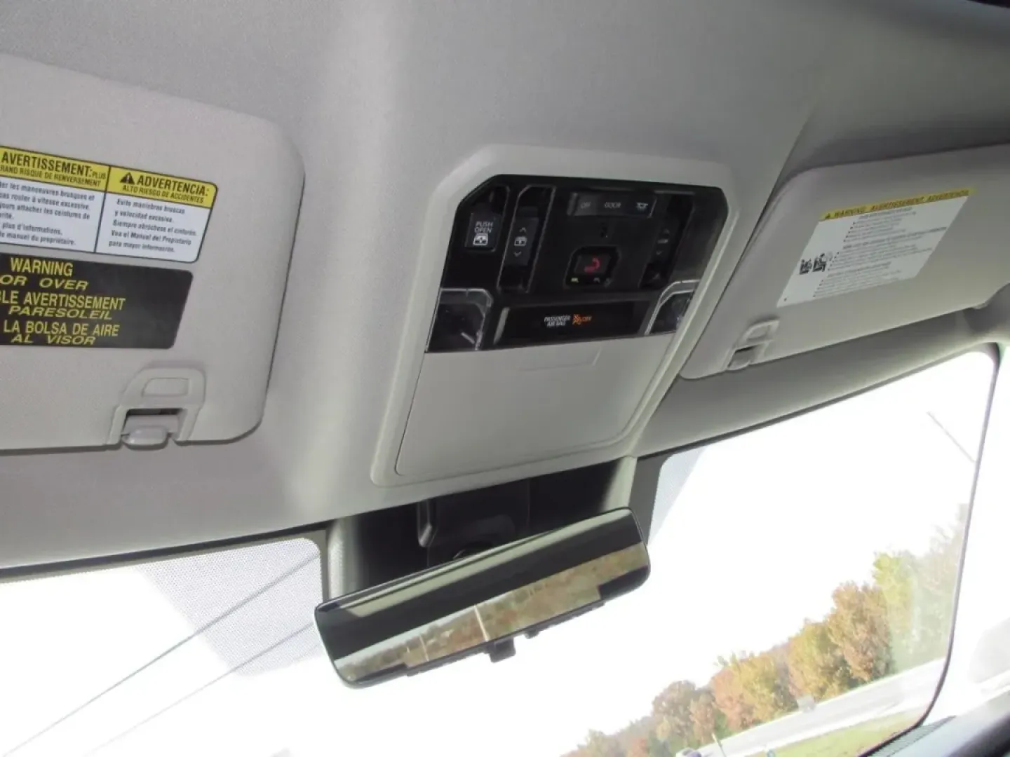 2022 /Black Toyota Tundra Limited (5TFJA5DB3NX) with an Other engine, Automatic transmission, located at 12830 Highway 21, De Soto, MO, 63020, (636) 337-7777, 38.153099, -90.573624 - Discover the perfect blend of rugged capability and refined comfort with the 2022 Toyota Tundra Limited CrewMax 4WD, now available at First Auto Credit Missouri in Cape Girardeau, MO. This versatile pickup is designed for those who crave adventure but also seek the premium features that make every j - Photo#20