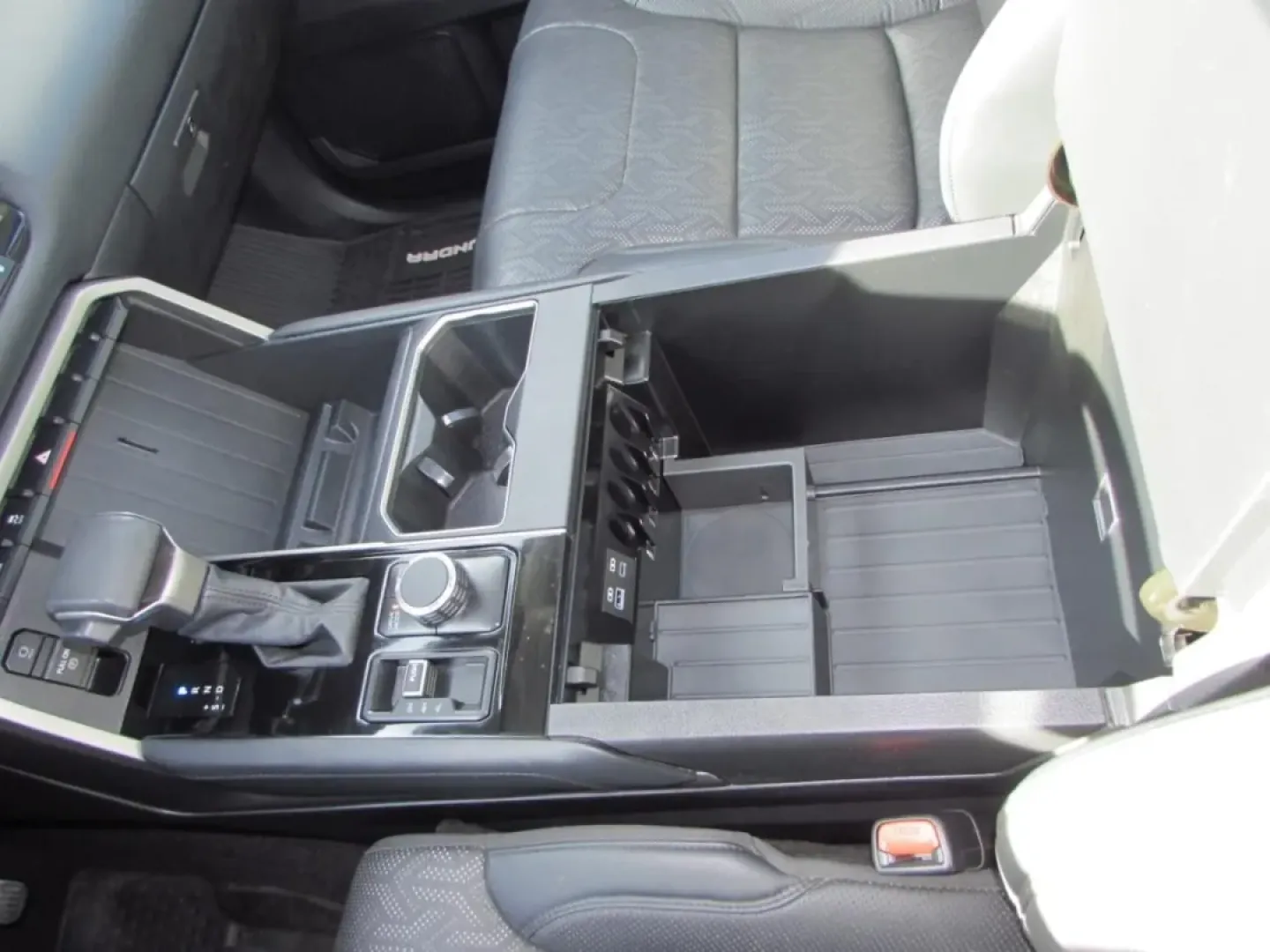 2022 /Black Toyota Tundra Limited (5TFJA5DB3NX) with an Other engine, Automatic transmission, located at 12830 Highway 21, De Soto, MO, 63020, (636) 337-7777, 38.153099, -90.573624 - Discover the perfect blend of rugged capability and refined comfort with the 2022 Toyota Tundra Limited CrewMax 4WD, now available at First Auto Credit Missouri in Cape Girardeau, MO. This versatile pickup is designed for those who crave adventure but also seek the premium features that make every j - Photo#24