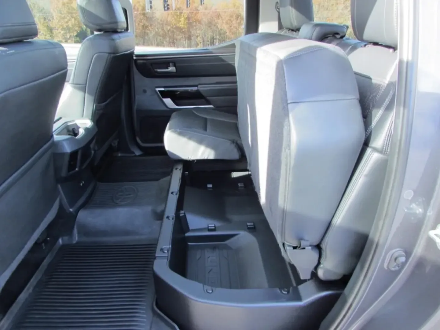 2022 /Black Toyota Tundra Limited (5TFJA5DB3NX) with an Other engine, Automatic transmission, located at 12830 Highway 21, De Soto, MO, 63020, (636) 337-7777, 38.153099, -90.573624 - Discover the perfect blend of rugged capability and refined comfort with the 2022 Toyota Tundra Limited CrewMax 4WD, now available at First Auto Credit Missouri in Cape Girardeau, MO. This versatile pickup is designed for those who crave adventure but also seek the premium features that make every j - Photo#29