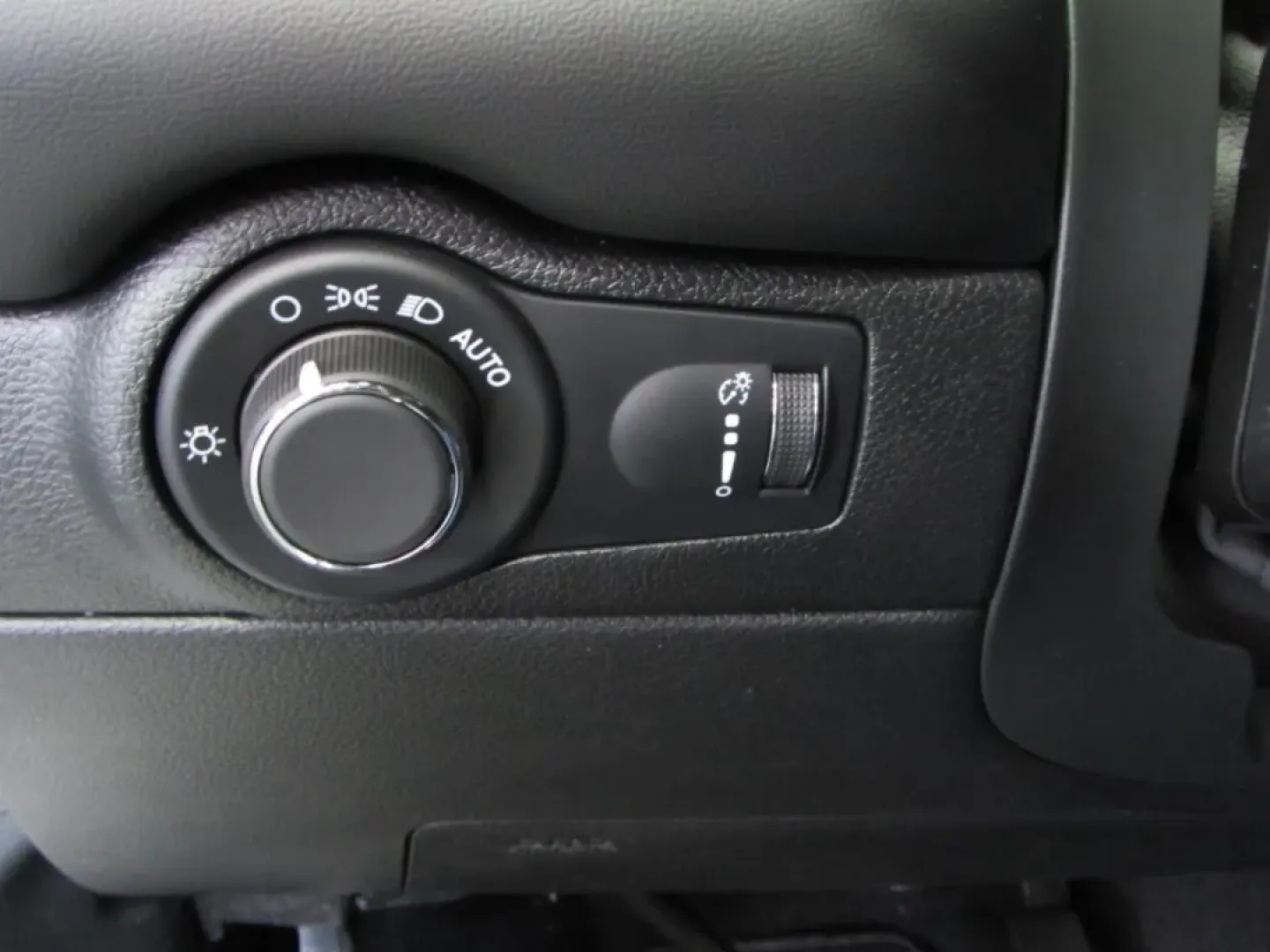 2026 /Black Dodge Durango GT Plus HEMI V8 (1C4SDJCT5TC) with an Other engine, Automatic transmission, located at 12830 Highway 21, De Soto, MO, 63020, (636) 337-7777, 38.153099, -90.573624 - Discover the ultimate blend of power and versatility with the 2026 Dodge Durango, perfect for families and adventurers alike! Whether you're planning a weekend getaway, tackling the daily commute, or just need a reliable vehicle for your growing family, the Durango stands out as one of the best used - Photo#13