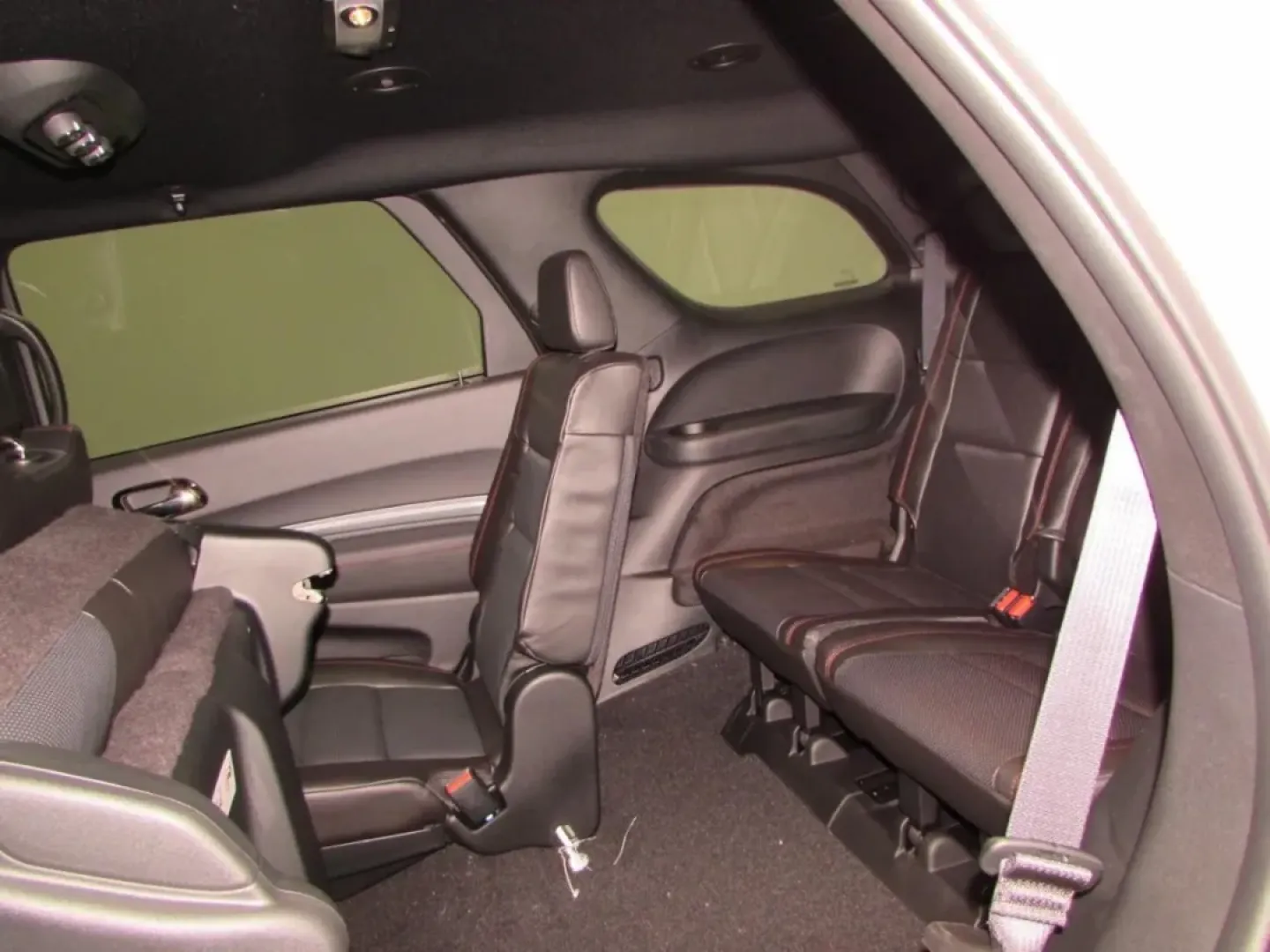 2026 /Black Dodge Durango GT Plus HEMI V8 (1C4SDJCT5TC) with an Other engine, Automatic transmission, located at 12830 Highway 21, De Soto, MO, 63020, (636) 337-7777, 38.153099, -90.573624 - Discover the ultimate blend of power and versatility with the 2026 Dodge Durango, perfect for families and adventurers alike! Whether you're planning a weekend getaway, tackling the daily commute, or just need a reliable vehicle for your growing family, the Durango stands out as one of the best used - Photo#26