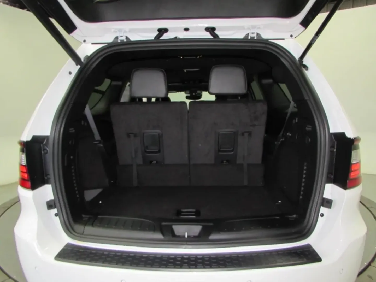 2026 /Black Dodge Durango GT Plus HEMI V8 (1C4SDJCT5TC) with an Other engine, Automatic transmission, located at 12830 Highway 21, De Soto, MO, 63020, (636) 337-7777, 38.153099, -90.573624 - Discover the ultimate blend of power and versatility with the 2026 Dodge Durango, perfect for families and adventurers alike! Whether you're planning a weekend getaway, tackling the daily commute, or just need a reliable vehicle for your growing family, the Durango stands out as one of the best used - Photo#27