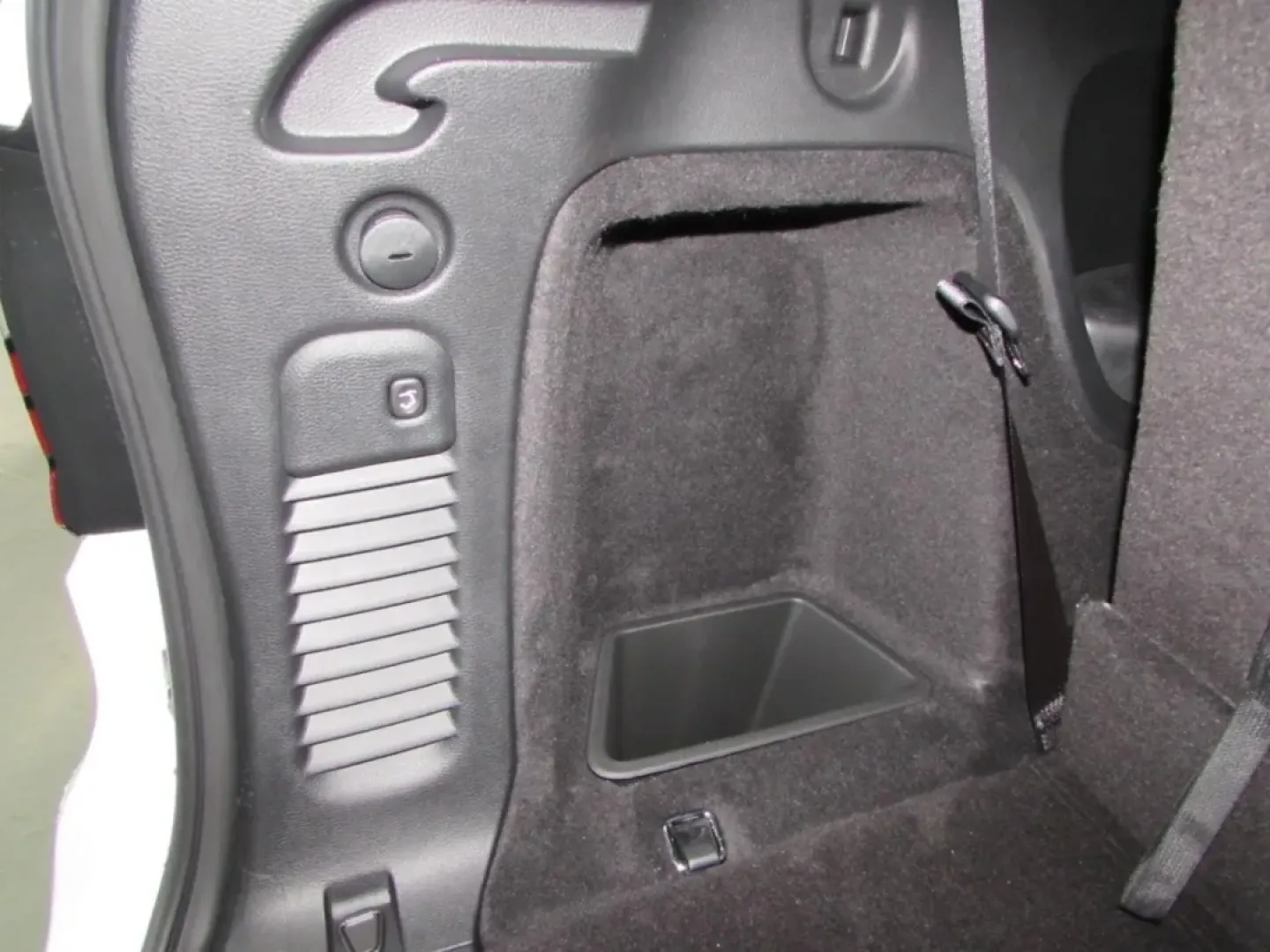 2026 /Black Dodge Durango GT Plus HEMI V8 (1C4SDJCT5TC) with an Other engine, Automatic transmission, located at 12830 Highway 21, De Soto, MO, 63020, (636) 337-7777, 38.153099, -90.573624 - Discover the ultimate blend of power and versatility with the 2026 Dodge Durango, perfect for families and adventurers alike! Whether you're planning a weekend getaway, tackling the daily commute, or just need a reliable vehicle for your growing family, the Durango stands out as one of the best used - Photo#28