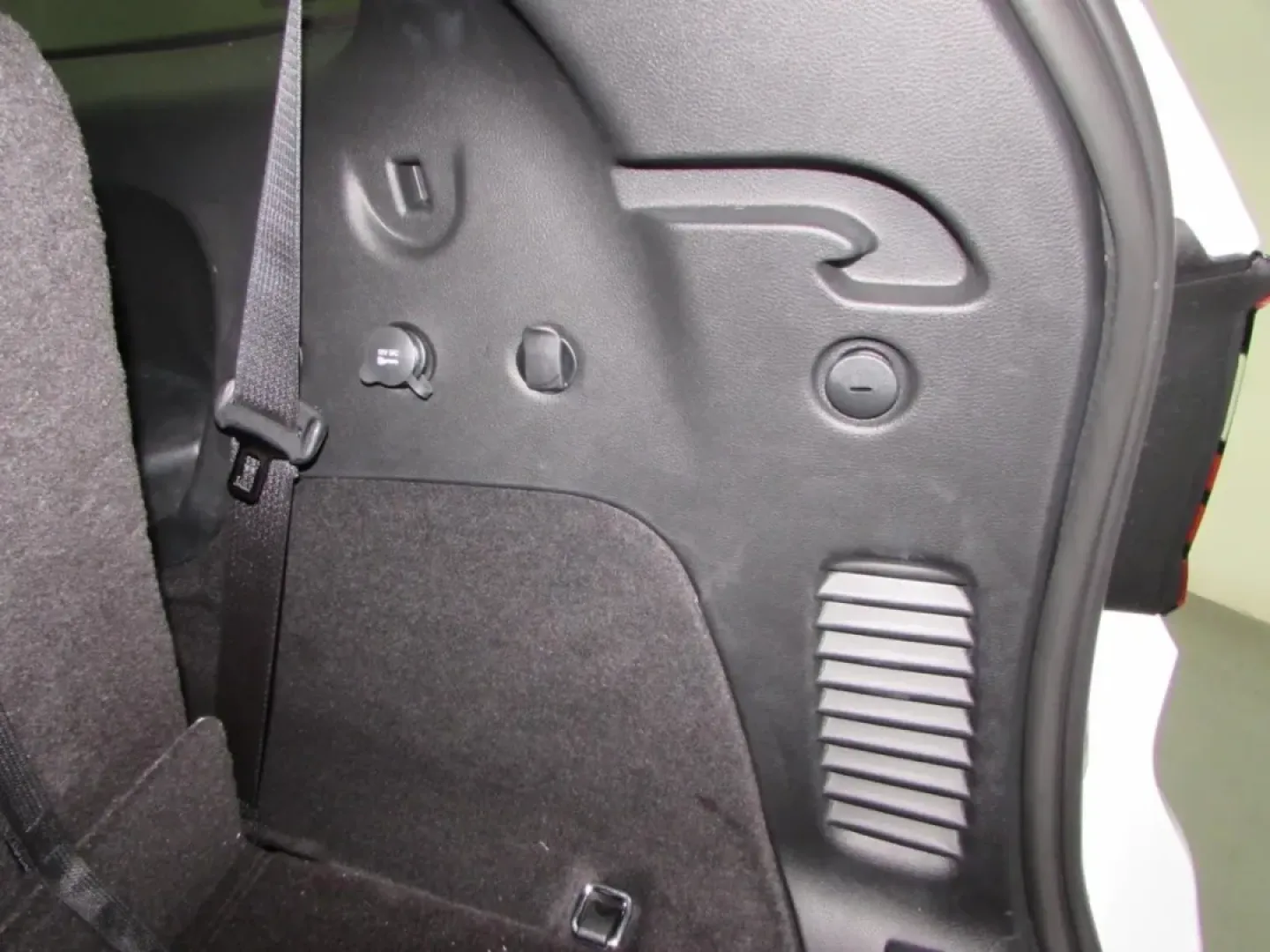 2026 /Black Dodge Durango GT Plus HEMI V8 (1C4SDJCT5TC) with an Other engine, Automatic transmission, located at 12830 Highway 21, De Soto, MO, 63020, (636) 337-7777, 38.153099, -90.573624 - Discover the ultimate blend of power and versatility with the 2026 Dodge Durango, perfect for families and adventurers alike! Whether you're planning a weekend getaway, tackling the daily commute, or just need a reliable vehicle for your growing family, the Durango stands out as one of the best used - Photo#29