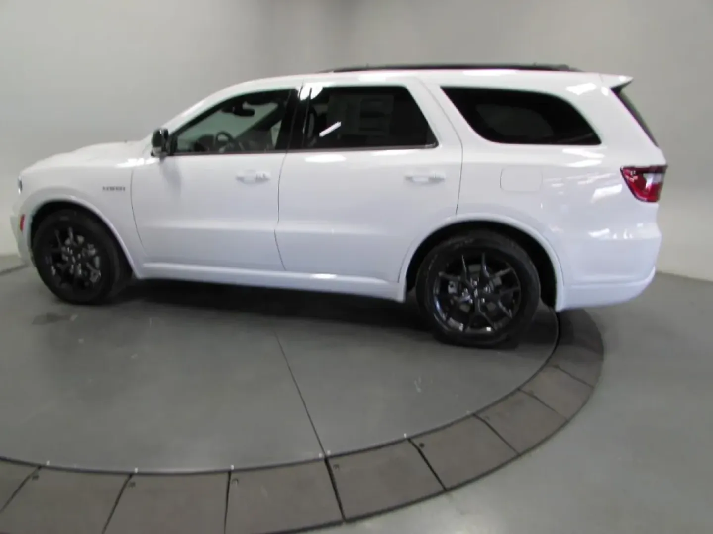 2026 /Black Dodge Durango GT Plus HEMI V8 (1C4SDJCT5TC) with an Other engine, Automatic transmission, located at 12830 Highway 21, De Soto, MO, 63020, (636) 337-7777, 38.153099, -90.573624 - Discover the ultimate blend of power and versatility with the 2026 Dodge Durango, perfect for families and adventurers alike! Whether you're planning a weekend getaway, tackling the daily commute, or just need a reliable vehicle for your growing family, the Durango stands out as one of the best used - Photo#4