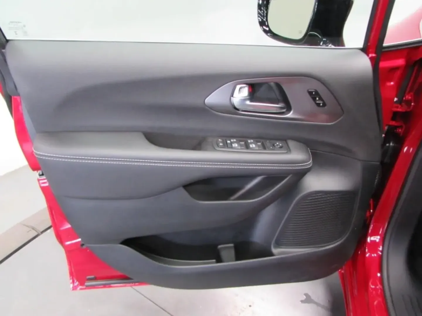 2026 /Black Chrysler Pacifica Select (2C4RC1BG7TR) with an Other engine, Automatic transmission, located at 12830 Highway 21, De Soto, MO, 63020, (636) 337-7777, 38.153099, -90.573624 - **Explore Family Adventures with the 2026 Chrysler Pacifica at Pettus CDJR DeSoto!**<br /> <br /> If you're a growing family or someone who values versatility and comfort, look no further than the stunning 2026 Chrysler Pacifica, available now at Pettus CDJR DeSoto! This stylish and spacious minivan - Photo#10