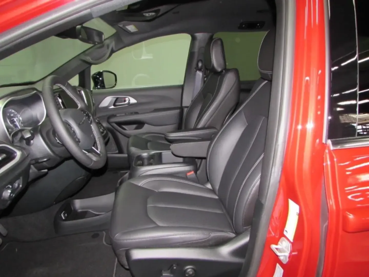 2026 /Black Chrysler Pacifica Select (2C4RC1BG7TR) with an Other engine, Automatic transmission, located at 12830 Highway 21, De Soto, MO, 63020, (636) 337-7777, 38.153099, -90.573624 - **Explore Family Adventures with the 2026 Chrysler Pacifica at Pettus CDJR DeSoto!**<br /> <br /> If you're a growing family or someone who values versatility and comfort, look no further than the stunning 2026 Chrysler Pacifica, available now at Pettus CDJR DeSoto! This stylish and spacious minivan - Photo#11