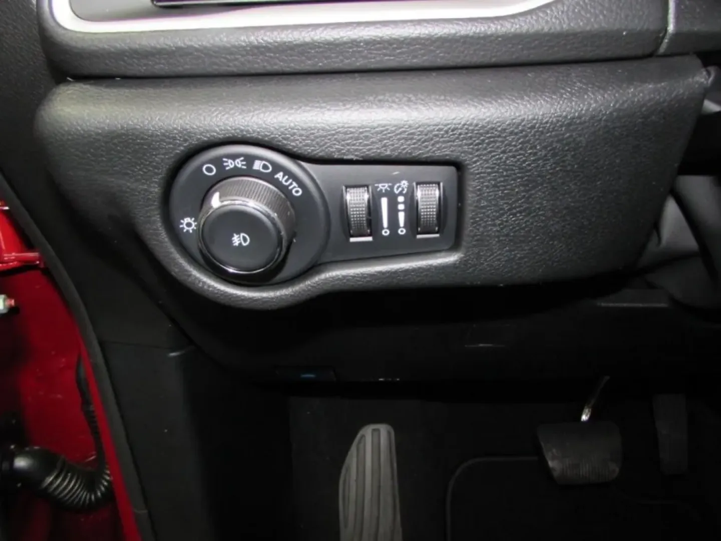 2026 /Black Chrysler Pacifica Select (2C4RC1BG7TR) with an Other engine, Automatic transmission, located at 12830 Highway 21, De Soto, MO, 63020, (636) 337-7777, 38.153099, -90.573624 - **Explore Family Adventures with the 2026 Chrysler Pacifica at Pettus CDJR DeSoto!**<br /> <br /> If you're a growing family or someone who values versatility and comfort, look no further than the stunning 2026 Chrysler Pacifica, available now at Pettus CDJR DeSoto! This stylish and spacious minivan - Photo#12