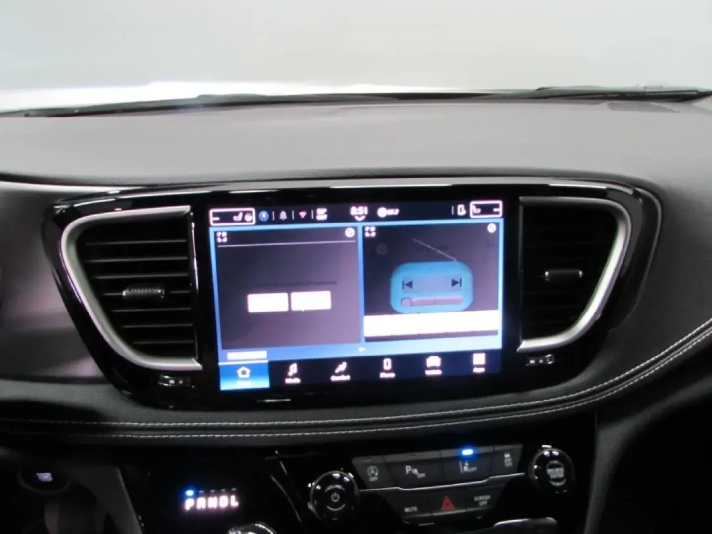 2026 /Black Chrysler Pacifica Select (2C4RC1BG7TR) with an Other engine, Automatic transmission, located at 12830 Highway 21, De Soto, MO, 63020, (636) 337-7777, 38.153099, -90.573624 - **Explore Family Adventures with the 2026 Chrysler Pacifica at Pettus CDJR DeSoto!**<br /> <br /> If you're a growing family or someone who values versatility and comfort, look no further than the stunning 2026 Chrysler Pacifica, available now at Pettus CDJR DeSoto! This stylish and spacious minivan - Photo#18