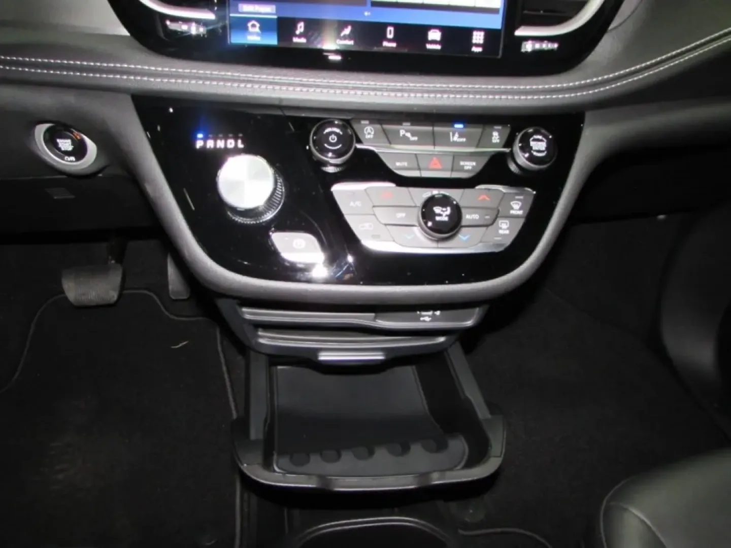 2026 /Black Chrysler Pacifica Select (2C4RC1BG7TR) with an Other engine, Automatic transmission, located at 12830 Highway 21, De Soto, MO, 63020, (636) 337-7777, 38.153099, -90.573624 - **Explore Family Adventures with the 2026 Chrysler Pacifica at Pettus CDJR DeSoto!**<br /> <br /> If you're a growing family or someone who values versatility and comfort, look no further than the stunning 2026 Chrysler Pacifica, available now at Pettus CDJR DeSoto! This stylish and spacious minivan - Photo#19