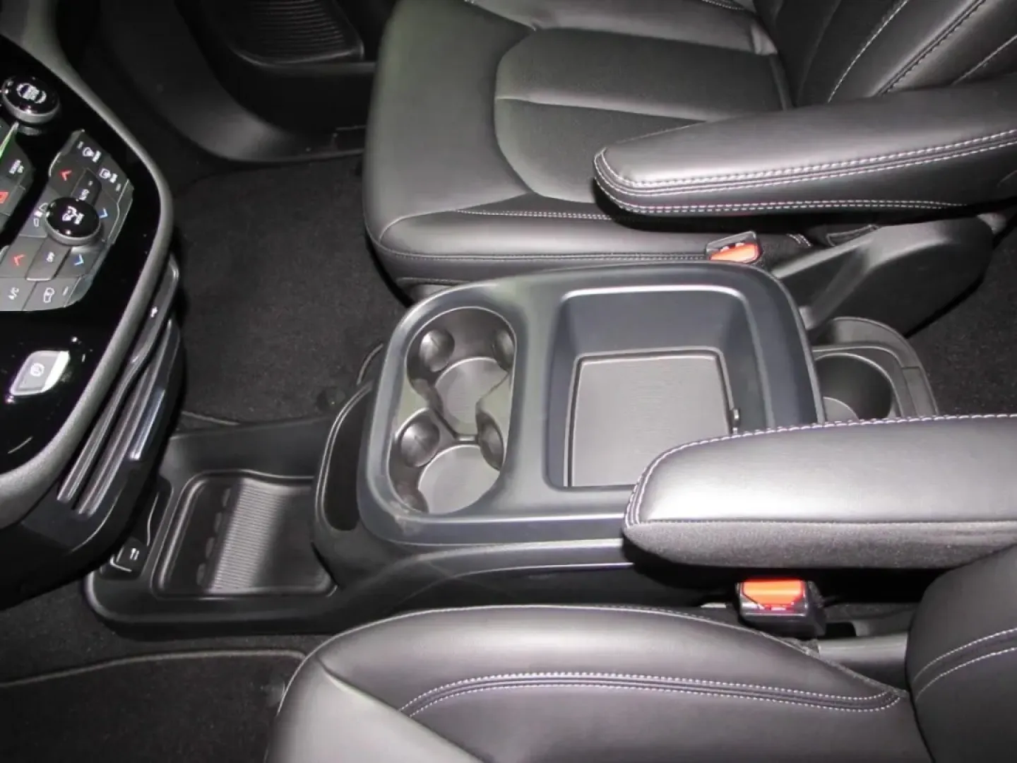 2026 /Black Chrysler Pacifica Select (2C4RC1BG7TR) with an Other engine, Automatic transmission, located at 12830 Highway 21, De Soto, MO, 63020, (636) 337-7777, 38.153099, -90.573624 - **Explore Family Adventures with the 2026 Chrysler Pacifica at Pettus CDJR DeSoto!**<br /> <br /> If you're a growing family or someone who values versatility and comfort, look no further than the stunning 2026 Chrysler Pacifica, available now at Pettus CDJR DeSoto! This stylish and spacious minivan - Photo#20