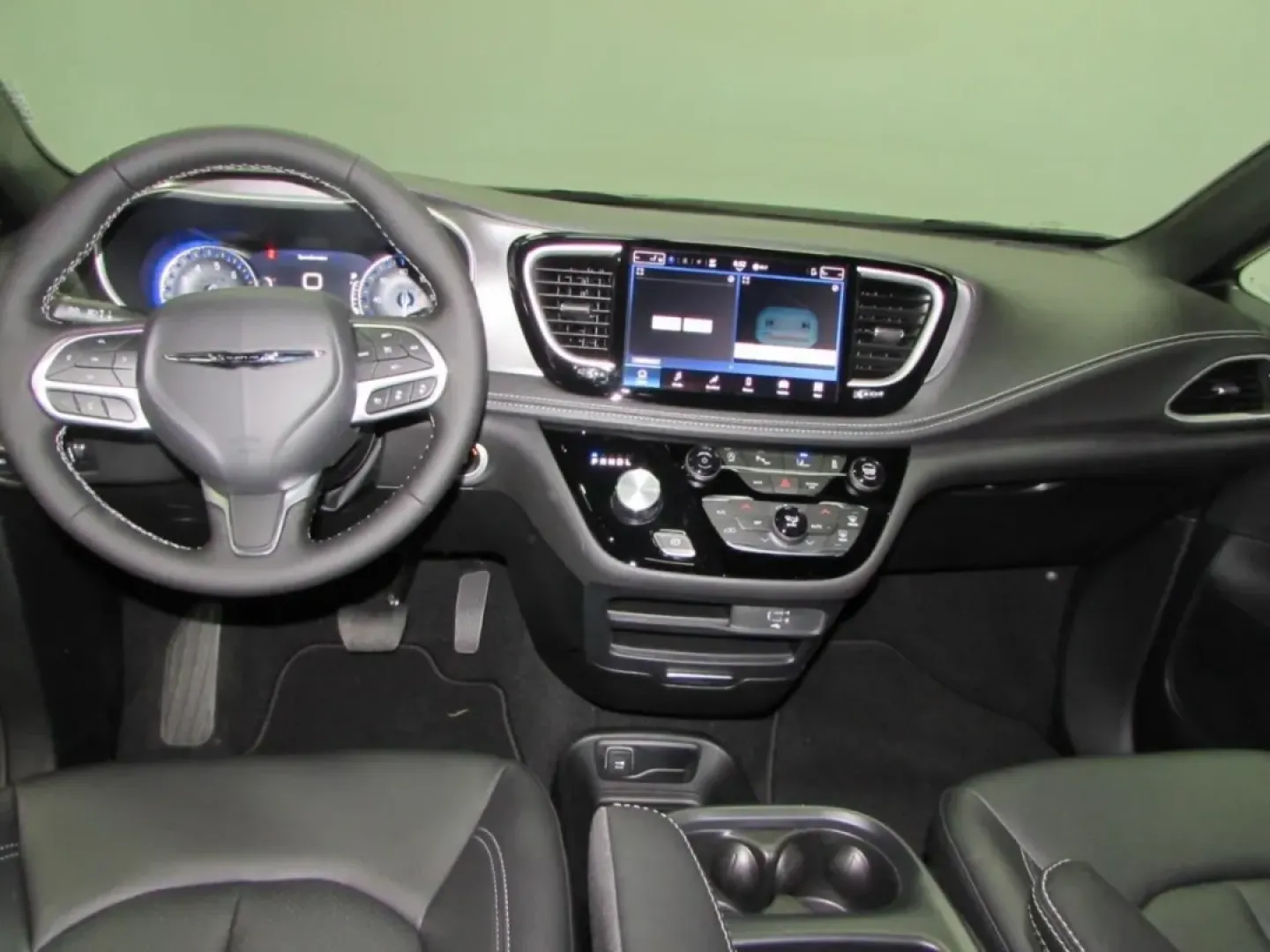 2026 /Black Chrysler Pacifica Select (2C4RC1BG7TR) with an Other engine, Automatic transmission, located at 12830 Highway 21, De Soto, MO, 63020, (636) 337-7777, 38.153099, -90.573624 - **Explore Family Adventures with the 2026 Chrysler Pacifica at Pettus CDJR DeSoto!**<br /> <br /> If you're a growing family or someone who values versatility and comfort, look no further than the stunning 2026 Chrysler Pacifica, available now at Pettus CDJR DeSoto! This stylish and spacious minivan - Photo#21