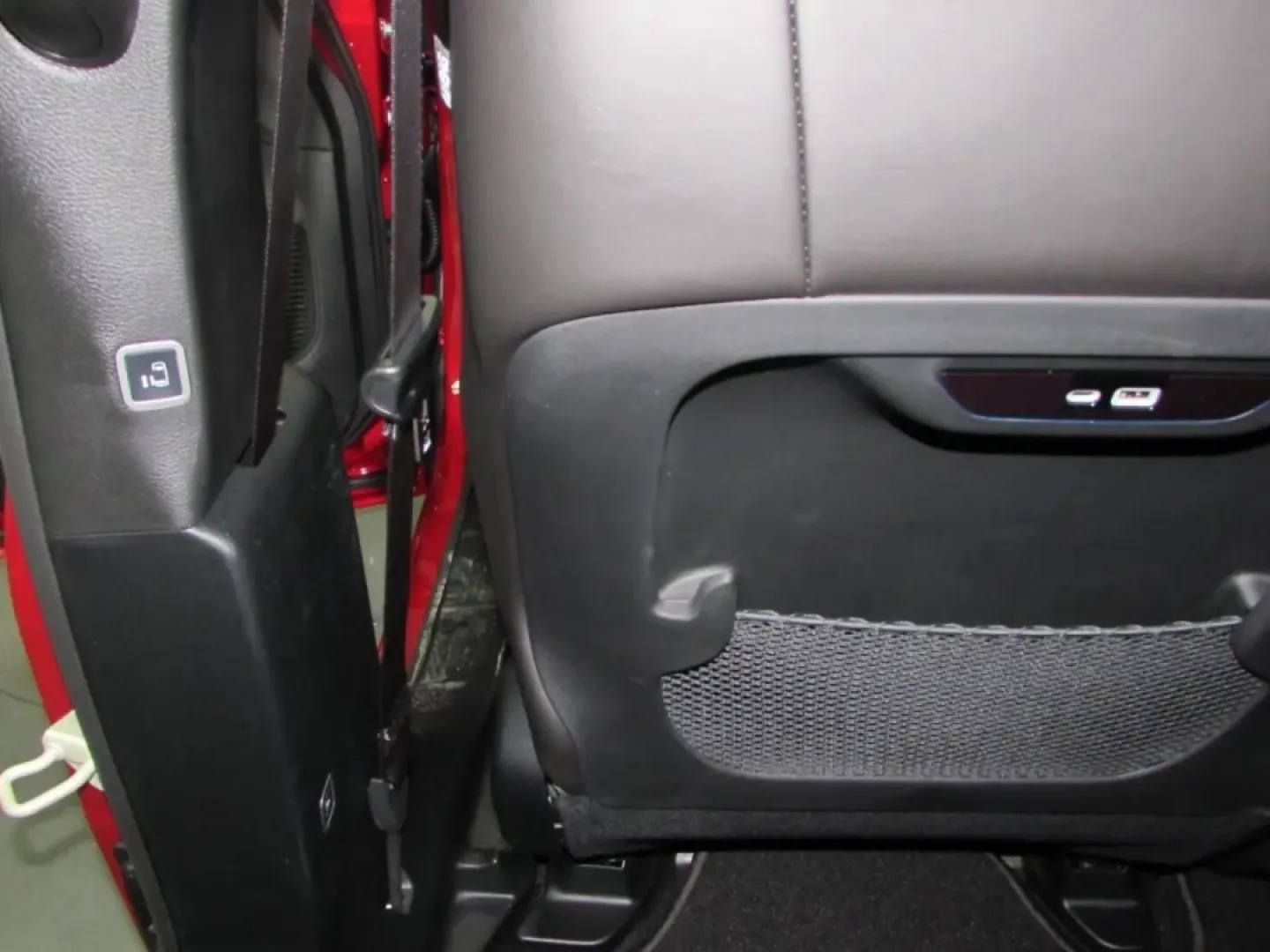 2026 /Black Chrysler Pacifica Select (2C4RC1BG7TR) with an Other engine, Automatic transmission, located at 12830 Highway 21, De Soto, MO, 63020, (636) 337-7777, 38.153099, -90.573624 - **Explore Family Adventures with the 2026 Chrysler Pacifica at Pettus CDJR DeSoto!**<br /> <br /> If you're a growing family or someone who values versatility and comfort, look no further than the stunning 2026 Chrysler Pacifica, available now at Pettus CDJR DeSoto! This stylish and spacious minivan - Photo#25