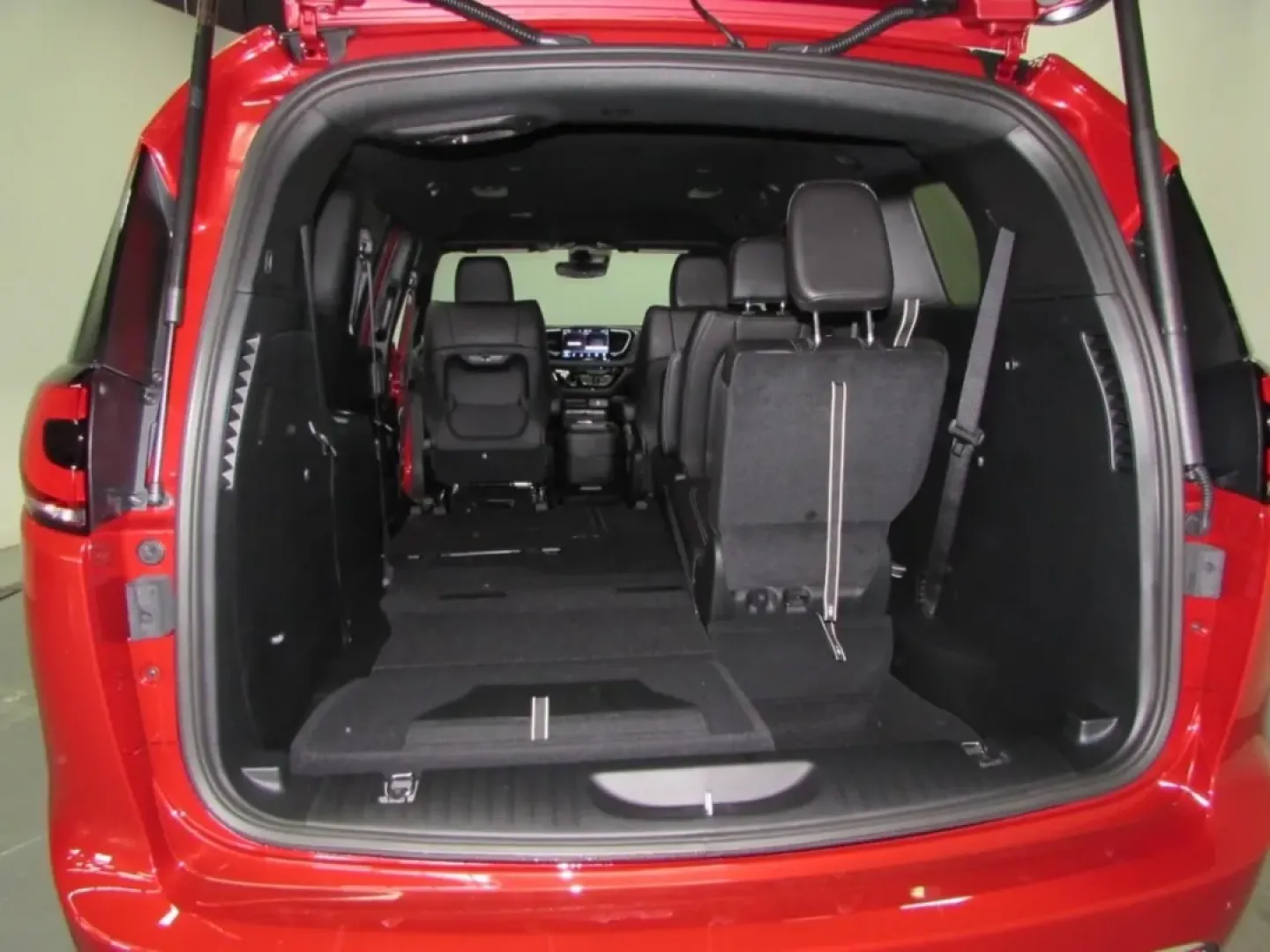 2026 /Black Chrysler Pacifica Select (2C4RC1BG7TR) with an Other engine, Automatic transmission, located at 12830 Highway 21, De Soto, MO, 63020, (636) 337-7777, 38.153099, -90.573624 - **Explore Family Adventures with the 2026 Chrysler Pacifica at Pettus CDJR DeSoto!**<br /> <br /> If you're a growing family or someone who values versatility and comfort, look no further than the stunning 2026 Chrysler Pacifica, available now at Pettus CDJR DeSoto! This stylish and spacious minivan - Photo#32