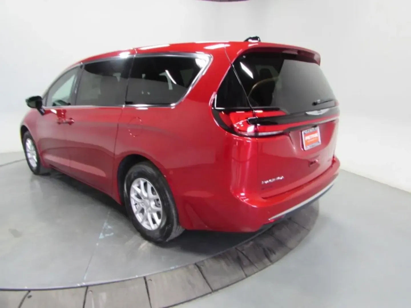 2026 /Black Chrysler Pacifica Select (2C4RC1BG7TR) with an Other engine, Automatic transmission, located at 12830 Highway 21, De Soto, MO, 63020, (636) 337-7777, 38.153099, -90.573624 - **Explore Family Adventures with the 2026 Chrysler Pacifica at Pettus CDJR DeSoto!**<br /> <br /> If you're a growing family or someone who values versatility and comfort, look no further than the stunning 2026 Chrysler Pacifica, available now at Pettus CDJR DeSoto! This stylish and spacious minivan - Photo#5