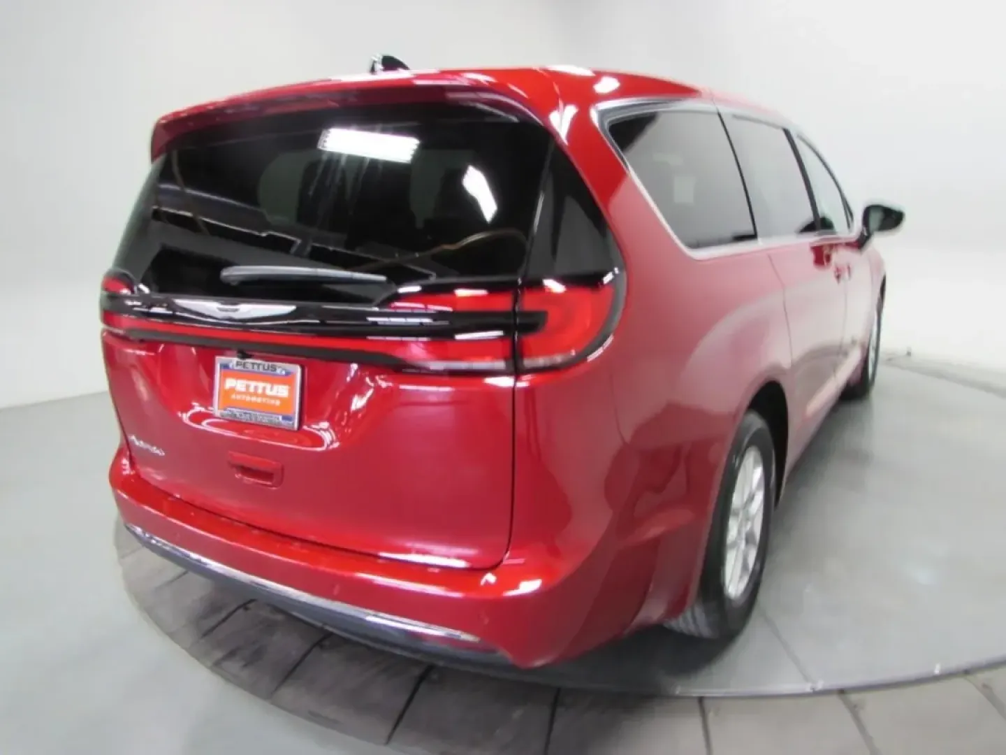 2026 /Black Chrysler Pacifica Select (2C4RC1BG7TR) with an Other engine, Automatic transmission, located at 12830 Highway 21, De Soto, MO, 63020, (636) 337-7777, 38.153099, -90.573624 - **Explore Family Adventures with the 2026 Chrysler Pacifica at Pettus CDJR DeSoto!**<br /> <br /> If you're a growing family or someone who values versatility and comfort, look no further than the stunning 2026 Chrysler Pacifica, available now at Pettus CDJR DeSoto! This stylish and spacious minivan - Photo#7