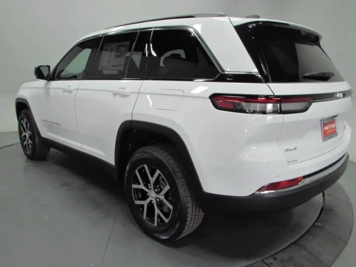 2025 /Wicker Beige/Black Jeep Grand Cherokee Limited (1C4RJHBGXSC) with an Other engine, located at 12830 Highway 21, De Soto, MO, 63020, (636) 337-7777, 38.153099, -90.573624 - **Your Adventure Awaits: Discover the 2025 Jeep Grand Cherokee Limited at Pettus CDJR DeSoto!**<br /> <br /> If you're searching for a vehicle that can transform your daily commute into an exhilarating adventure, look no further than the 2025 Jeep Grand Cherokee Limited, available now at Pettus CDJR - Photo#5