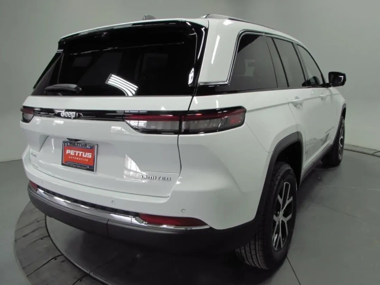 2025 /Wicker Beige/Black Jeep Grand Cherokee Limited (1C4RJHBGXSC) with an Other engine, located at 12830 Highway 21, De Soto, MO, 63020, (636) 337-7777, 38.153099, -90.573624 - **Your Adventure Awaits: Discover the 2025 Jeep Grand Cherokee Limited at Pettus CDJR DeSoto!**<br /> <br /> If you're searching for a vehicle that can transform your daily commute into an exhilarating adventure, look no further than the 2025 Jeep Grand Cherokee Limited, available now at Pettus CDJR - Photo#7