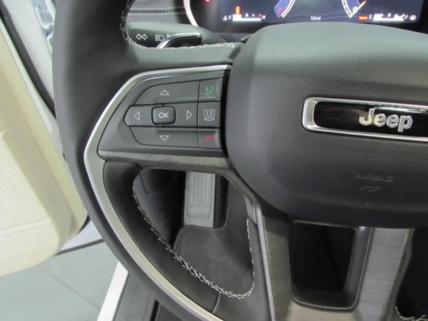 2025 /Wicker Beige/Black Jeep Grand Cherokee Limited (1C4RJHBGXSC) with an Other engine, located at 12830 Highway 21, De Soto, MO, 63020, (636) 337-7777, 38.153099, -90.573624 - **Your Adventure Awaits: Discover the 2025 Jeep Grand Cherokee Limited at Pettus CDJR DeSoto!**<br /> <br /> If you're searching for a vehicle that can transform your daily commute into an exhilarating adventure, look no further than the 2025 Jeep Grand Cherokee Limited, available now at Pettus CDJR - Photo#15