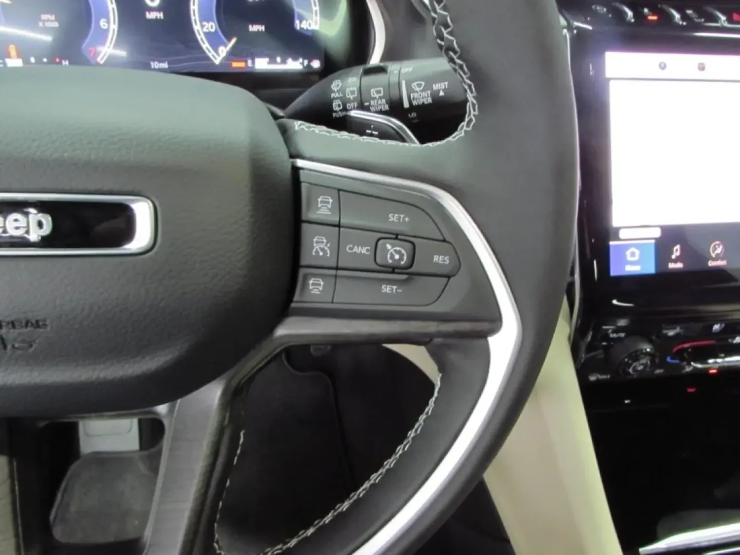 2025 /Wicker Beige/Black Jeep Grand Cherokee Limited (1C4RJHBGXSC) with an Other engine, located at 12830 Highway 21, De Soto, MO, 63020, (636) 337-7777, 38.153099, -90.573624 - **Your Adventure Awaits: Discover the 2025 Jeep Grand Cherokee Limited at Pettus CDJR DeSoto!**<br /> <br /> If you're searching for a vehicle that can transform your daily commute into an exhilarating adventure, look no further than the 2025 Jeep Grand Cherokee Limited, available now at Pettus CDJR - Photo#16