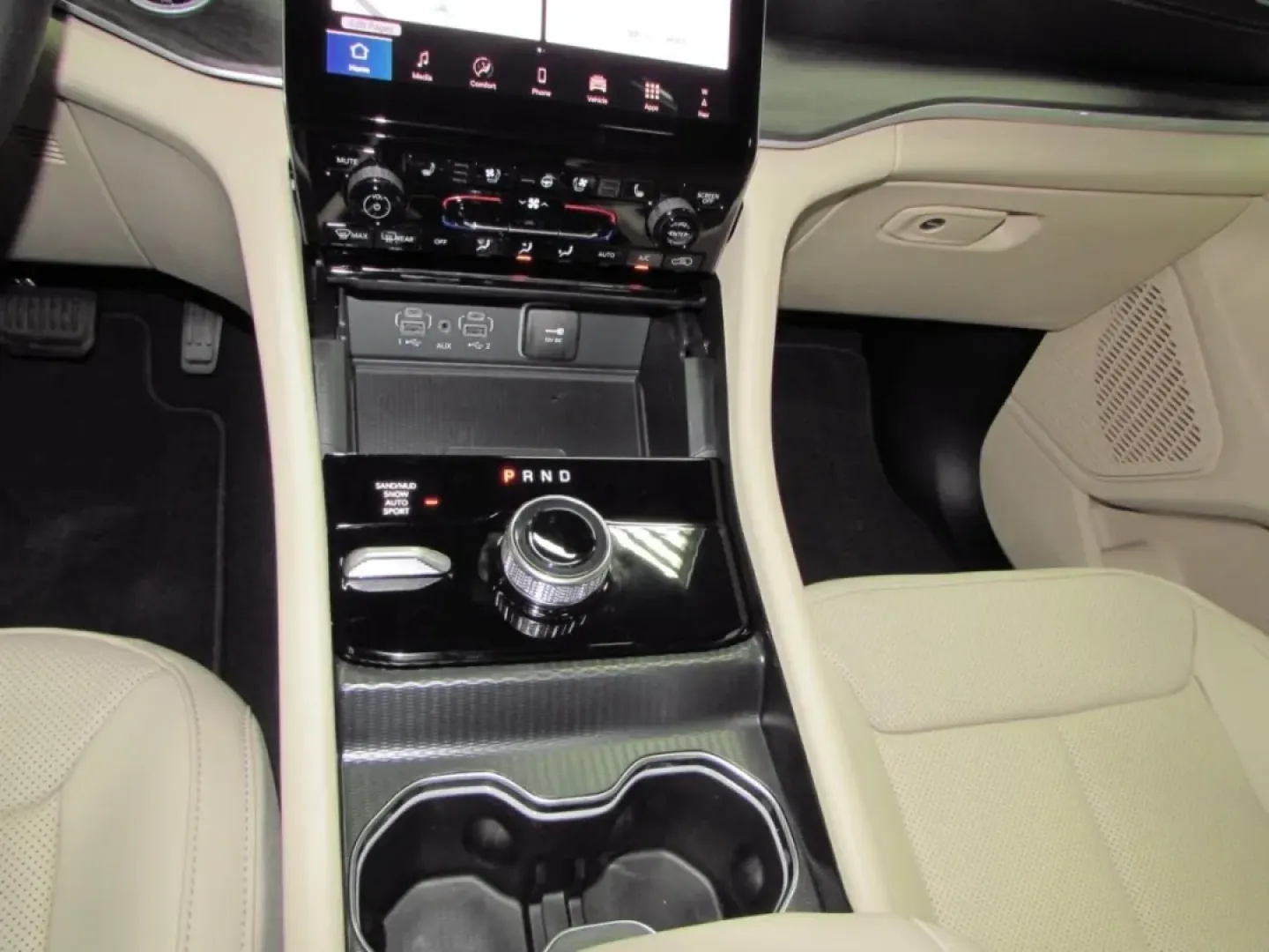 2025 /Wicker Beige/Black Jeep Grand Cherokee Limited (1C4RJHBGXSC) with an Other engine, located at 12830 Highway 21, De Soto, MO, 63020, (636) 337-7777, 38.153099, -90.573624 - **Your Adventure Awaits: Discover the 2025 Jeep Grand Cherokee Limited at Pettus CDJR DeSoto!**<br /> <br /> If you're searching for a vehicle that can transform your daily commute into an exhilarating adventure, look no further than the 2025 Jeep Grand Cherokee Limited, available now at Pettus CDJR - Photo#21