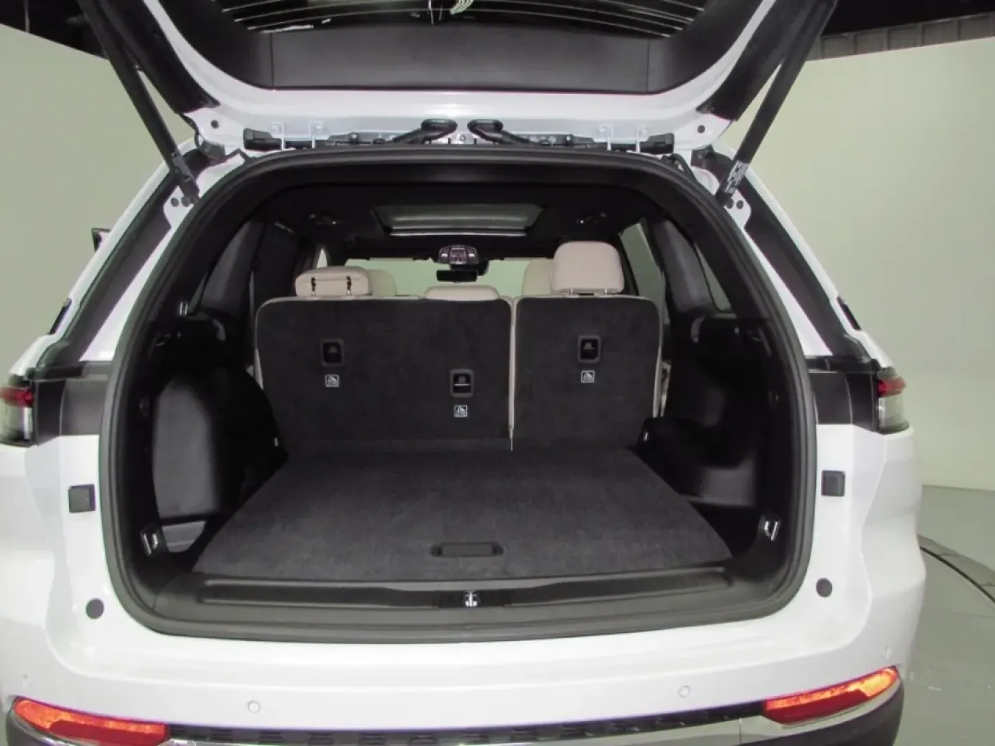 2025 /Wicker Beige/Black Jeep Grand Cherokee Limited (1C4RJHBGXSC) with an Other engine, located at 12830 Highway 21, De Soto, MO, 63020, (636) 337-7777, 38.153099, -90.573624 - **Your Adventure Awaits: Discover the 2025 Jeep Grand Cherokee Limited at Pettus CDJR DeSoto!**<br /> <br /> If you're searching for a vehicle that can transform your daily commute into an exhilarating adventure, look no further than the 2025 Jeep Grand Cherokee Limited, available now at Pettus CDJR - Photo#27