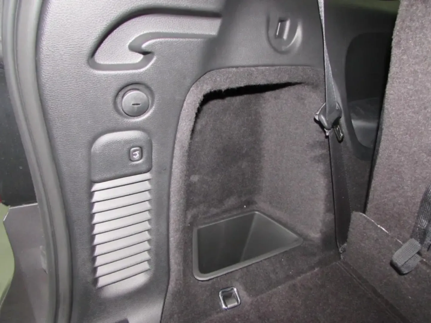 2026 /Black Dodge Durango GT Plus HEMI V8 (1C4SDJCT4TC) with an Other engine, Automatic transmission, located at 12830 Highway 21, De Soto, MO, 63020, (636) 337-7777, 38.153099, -90.573624 - **Adventure Awaits with the 2026 Dodge Durango Your Family's New Favorite SUV!**<br /> <br /> Are you ready to elevate your family outings or weekend adventures? The 2026 Dodge Durango, available now at Pettus CDJR DeSoto, is the perfect blend of power, style, and versatility. With its striking Vap - Photo#27