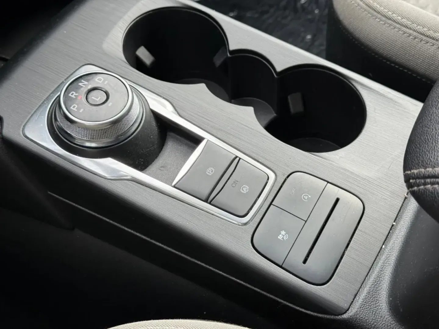 2022 /Dark Earth Gray Cloth Ford Escape SE (1FMCU0G69NU) with an 1.5L EcoBoost engine, Automatic transmission, located at 141 Commercial Dr, Fredericktown, MO, 63645, (573) 783-6432, 37.570087, -90.320648 - **Discover Your Next Adventure with the 2022 Ford Escape SE at Pettus Ford Fredericktown!**<br /> <br /> Are you searching for a vehicle that seamlessly fits into your busy lifestyle? Look no further! The 2022 Ford Escape SE is your perfect partner for all of life's adventures-whether you're making - Photo#17