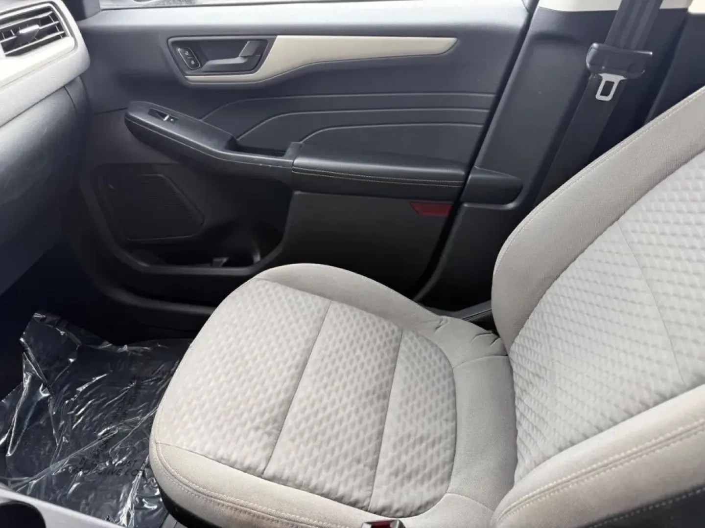 2022 /Dark Earth Gray Cloth Ford Escape SE (1FMCU0G69NU) with an 1.5L EcoBoost engine, Automatic transmission, located at 141 Commercial Dr, Fredericktown, MO, 63645, (573) 783-6432, 37.570087, -90.320648 - **Discover Your Next Adventure with the 2022 Ford Escape SE at Pettus Ford Fredericktown!**<br /> <br /> Are you searching for a vehicle that seamlessly fits into your busy lifestyle? Look no further! The 2022 Ford Escape SE is your perfect partner for all of life's adventures-whether you're making - Photo#18