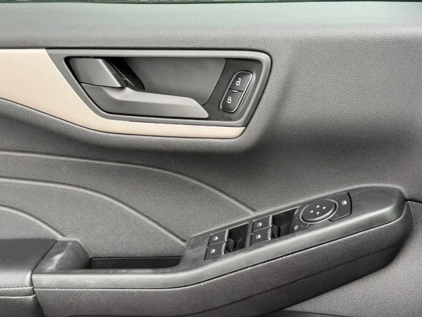 2022 /Dark Earth Gray Cloth Ford Escape SE (1FMCU0G69NU) with an 1.5L EcoBoost engine, Automatic transmission, located at 141 Commercial Dr, Fredericktown, MO, 63645, (573) 783-6432, 37.570087, -90.320648 - **Discover Your Next Adventure with the 2022 Ford Escape SE at Pettus Ford Fredericktown!**<br /> <br /> Are you searching for a vehicle that seamlessly fits into your busy lifestyle? Look no further! The 2022 Ford Escape SE is your perfect partner for all of life's adventures-whether you're making - Photo#21