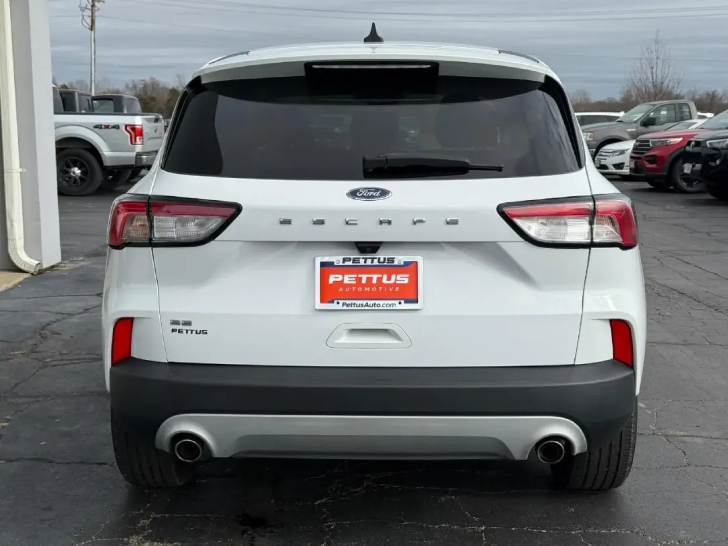 2022 /Dark Earth Gray Cloth Ford Escape SE (1FMCU0G69NU) with an 1.5L EcoBoost engine, Automatic transmission, located at 141 Commercial Dr, Fredericktown, MO, 63645, (573) 783-6432, 37.570087, -90.320648 - **Discover Your Next Adventure with the 2022 Ford Escape SE at Pettus Ford Fredericktown!**<br /> <br /> Are you searching for a vehicle that seamlessly fits into your busy lifestyle? Look no further! The 2022 Ford Escape SE is your perfect partner for all of life's adventures-whether you're making - Photo#3