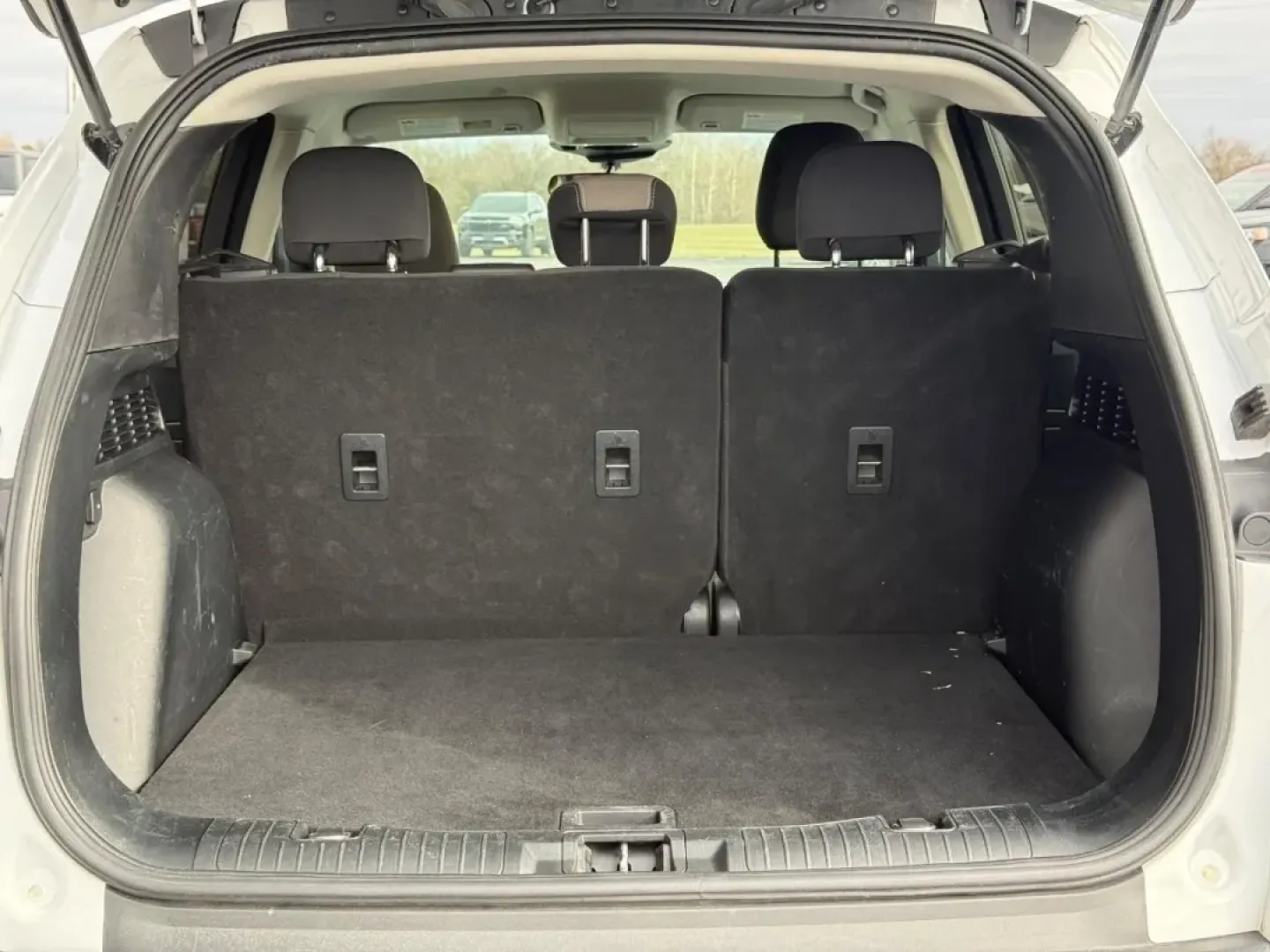 2022 /Dark Earth Gray Cloth Ford Escape SE (1FMCU0G69NU) with an 1.5L EcoBoost engine, Automatic transmission, located at 141 Commercial Dr, Fredericktown, MO, 63645, (573) 783-6432, 37.570087, -90.320648 - **Discover Your Next Adventure with the 2022 Ford Escape SE at Pettus Ford Fredericktown!**<br /> <br /> Are you searching for a vehicle that seamlessly fits into your busy lifestyle? Look no further! The 2022 Ford Escape SE is your perfect partner for all of life's adventures-whether you're making - Photo#5