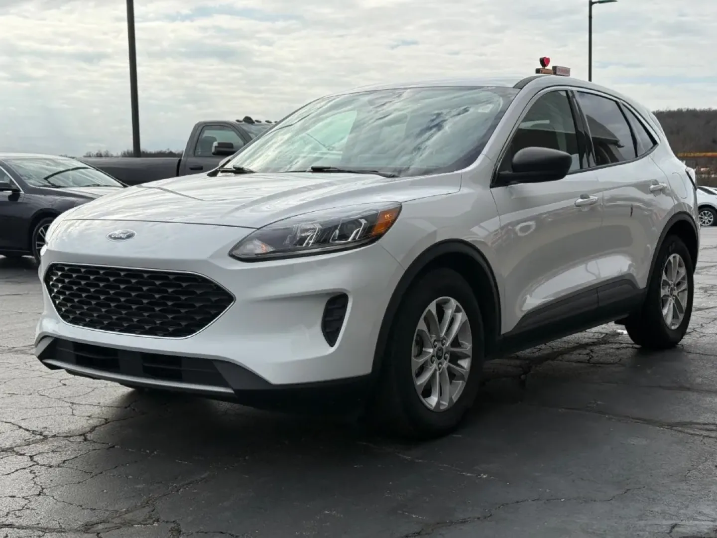 2022 /Dark Earth Gray Cloth Ford Escape SE (1FMCU0G69NU) with an 1.5L EcoBoost engine, Automatic transmission, located at 141 Commercial Dr, Fredericktown, MO, 63645, (573) 783-6432, 37.570087, -90.320648 - **Discover Your Next Adventure with the 2022 Ford Escape SE at Pettus Ford Fredericktown!**<br /> <br /> Are you searching for a vehicle that seamlessly fits into your busy lifestyle? Look no further! The 2022 Ford Escape SE is your perfect partner for all of life's adventures-whether you're making - Photo#7