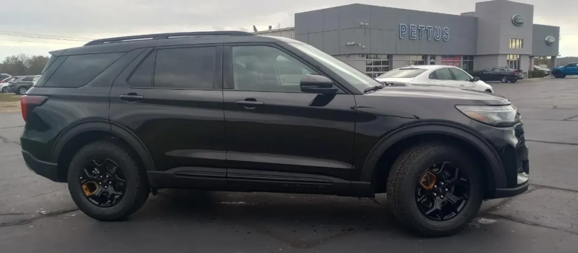 2026 Ford Explorer (1FMWK8JC0TG) with an 3.0L V6 engine, Automatic transmission, located at 141 Commercial Dr, Fredericktown, MO, 63645, (573) 783-6432, 37.570087, -90.320648 - **Discover the Freedom of Adventure with the 2026 Ford Explorer at Pettus Ford Fredericktown!**<br /> <br /> Are you ready to elevate your weekend getaways or daily commutes? The 2026 Ford Explorer is designed for those who seek both space and versatility, making it perfect for growing families, out - Photo#5