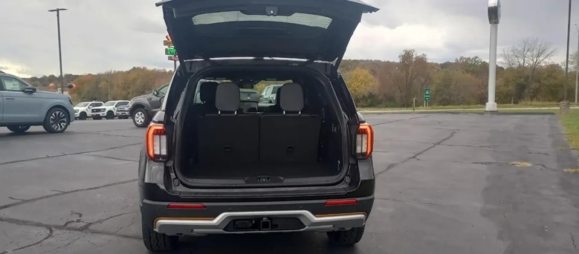 2026 Ford Explorer (1FMWK8JC0TG) with an 3.0L V6 engine, Automatic transmission, located at 141 Commercial Dr, Fredericktown, MO, 63645, (573) 783-6432, 37.570087, -90.320648 - **Discover the Freedom of Adventure with the 2026 Ford Explorer at Pettus Ford Fredericktown!**<br /> <br /> Are you ready to elevate your weekend getaways or daily commutes? The 2026 Ford Explorer is designed for those who seek both space and versatility, making it perfect for growing families, out - Photo#7