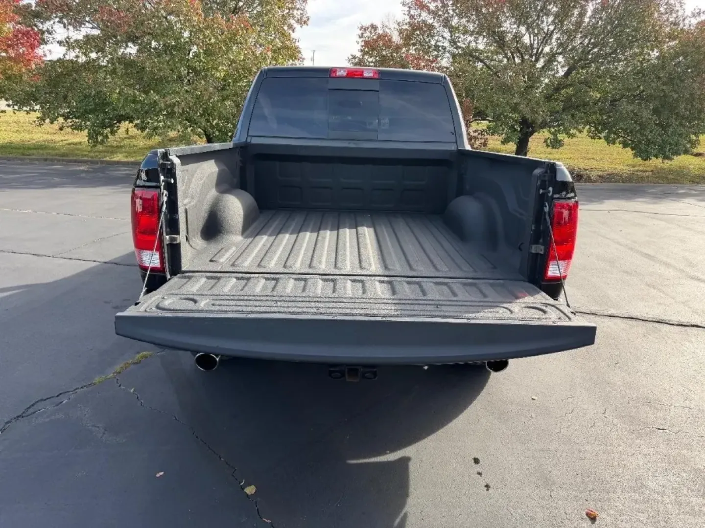 2017 /Diesel Gray/Black Cloth Ram 1500 Big Horn (3C6RR7LT6HG) with an 5.7L engine, located at 970 Woodlawn Dr., Farmington, MO, 63640, (573) 431-7800, 37.825642, -90.468674 - Looking for a truck that can take your weekend adventures to the next level while still serving as a reliable daily driver? Look no further! This impressive 2017 Ram 1500 4WD Big Horn Crew Cab, available now at Pettus CDJR Farmington in Farmington, MO, is perfect for anyone who craves both capabilit - Photo#4
