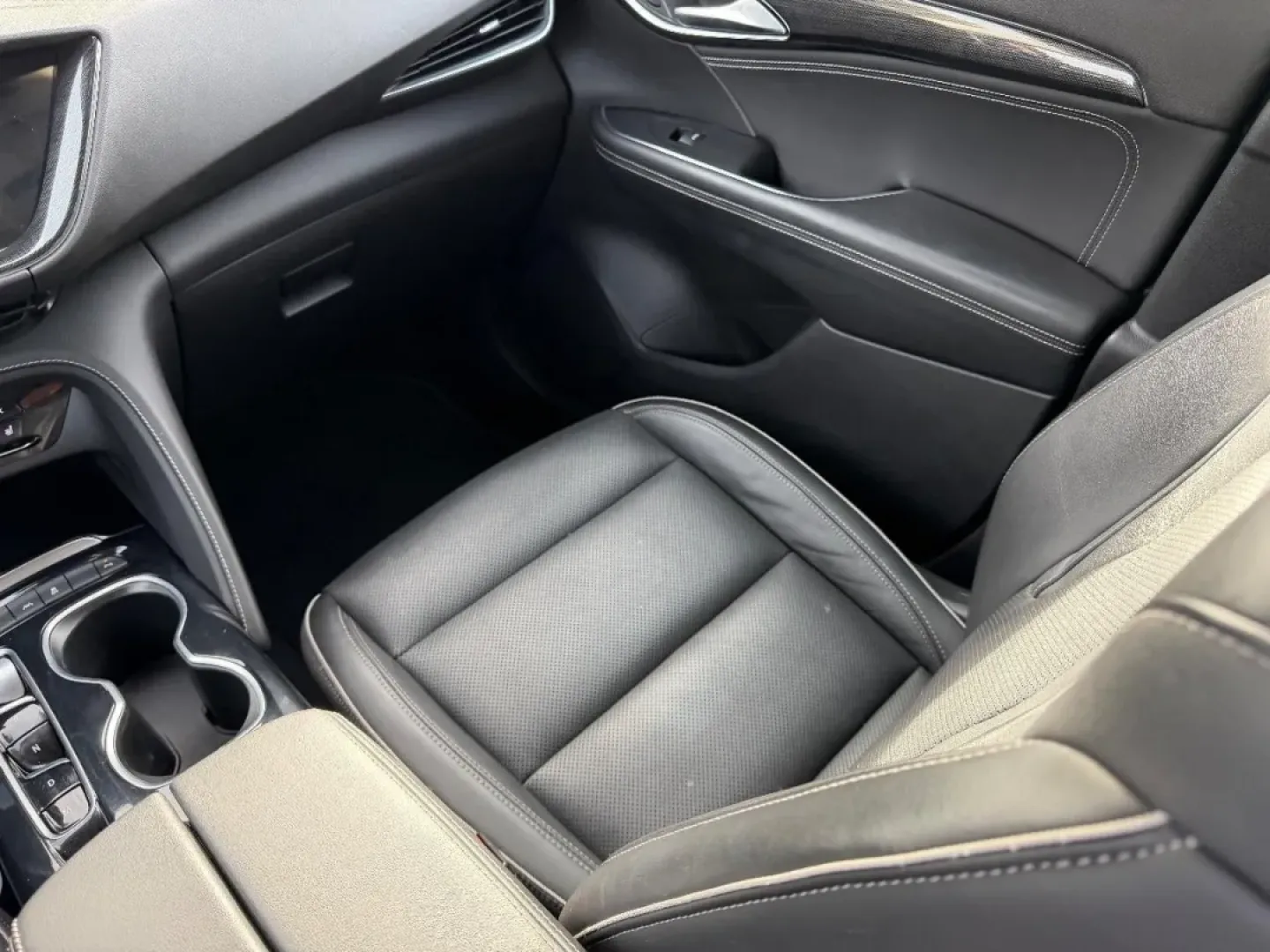 2021 /Ebony seats Leather Buick Envision Essence (LRBFZNR45MD) with an 2.0L engine, Automatic transmission, located at 970 Woodlawn Dr., Farmington, MO, 63640, (573) 431-7800, 37.825642, -90.468674 - **Unleash Your Adventures with the 2021 Buick Envision Essence - Perfect for Your Next Journey!**<br /> <br /> Are you looking for a vehicle that seamlessly blends style, comfort, and practicality? The 2021 Buick Envision Essence is the ideal SUV for those who crave adventure without compromising on - Photo#17