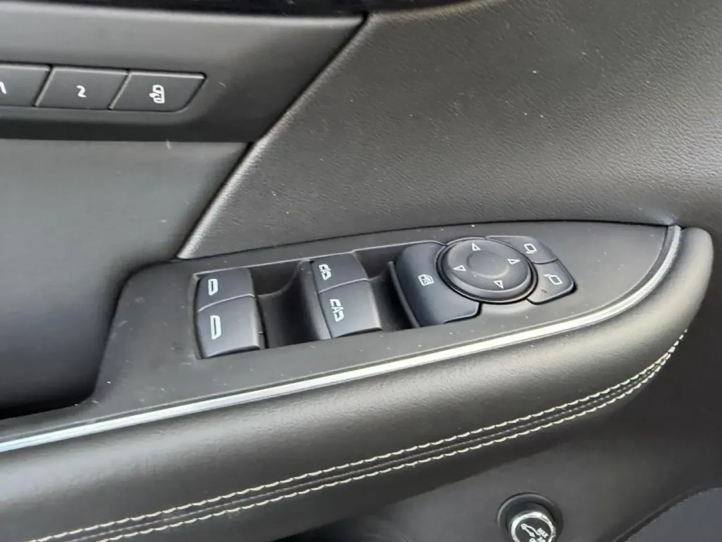 2021 /Ebony seats Leather Buick Envision Essence (LRBFZNR45MD) with an 2.0L engine, Automatic transmission, located at 970 Woodlawn Dr., Farmington, MO, 63640, (573) 431-7800, 37.825642, -90.468674 - **Unleash Your Adventures with the 2021 Buick Envision Essence - Perfect for Your Next Journey!**<br /> <br /> Are you looking for a vehicle that seamlessly blends style, comfort, and practicality? The 2021 Buick Envision Essence is the ideal SUV for those who crave adventure without compromising on - Photo#18