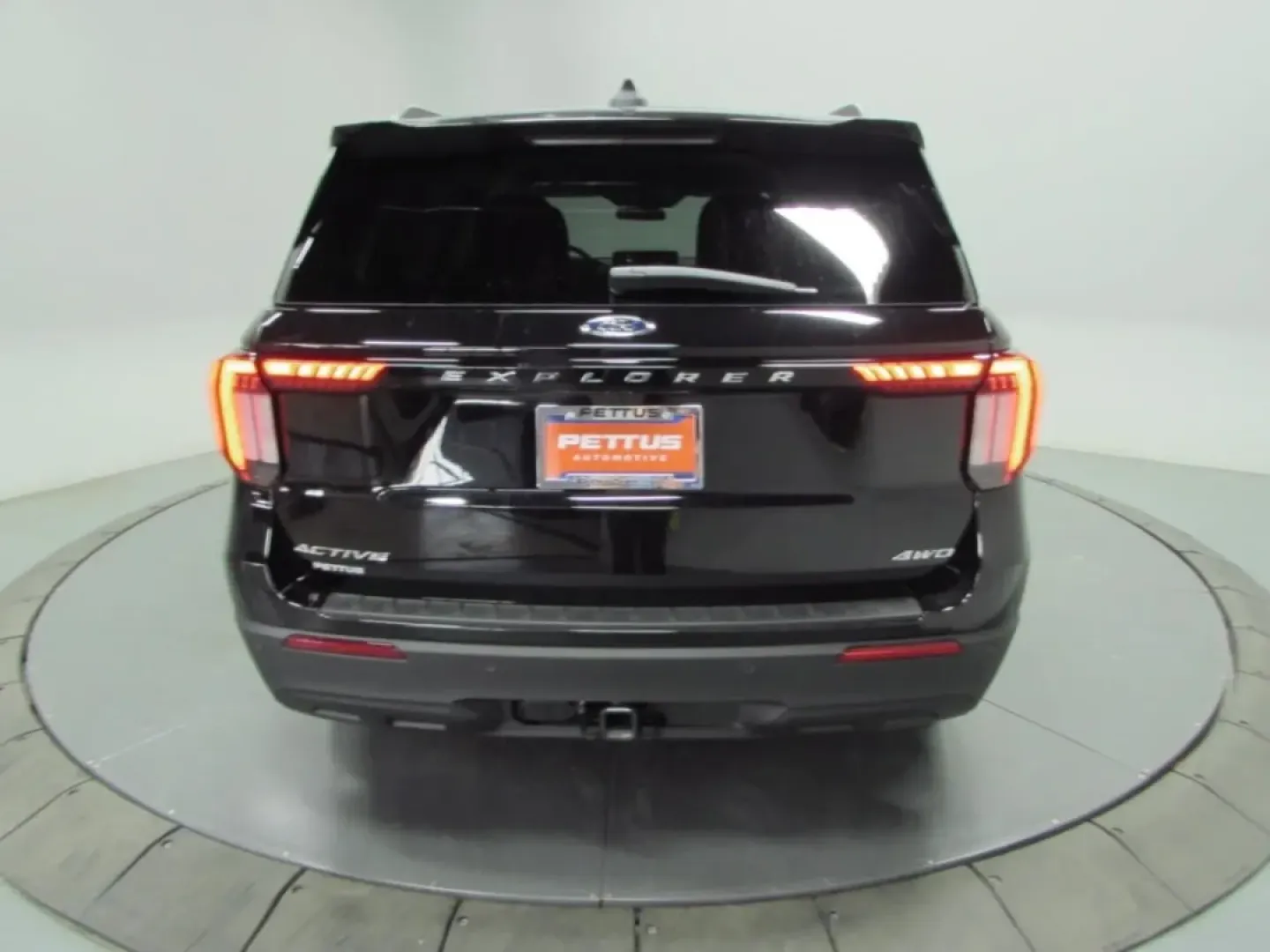 2026 /Dark Space Gray Ford Explorer Active (1FMUK8DH7TG) with an 2.3L EcoBoost I-4 engine, Automatic transmission, located at 12836 Highway 21, De Soto, MO, 63020, (636) 337-7777, 38.151867, -90.575615 - Explore the great outdoors or conquer your daily commute with the perfect blend of style, comfort, and capability: the 2026 Ford Explorer Active. This versatile SUV is not just a vehicle; it's an invitation to adventure, whether you're heading out with the family for a weekend getaway or navigating - Photo#6